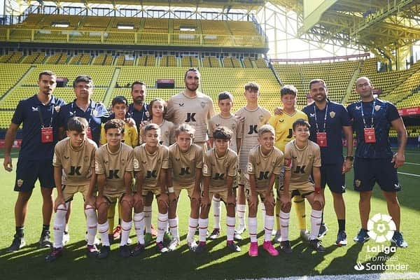 ホセ・マヌエル・フローレス・モレノのインスタグラム：「Liga Promises ⚽️  Pasado, Presente y Futuro ✨  @udalmeria @academiauda @laligapromises @fundacionjrm   #FútbolComoFormaDeVida」