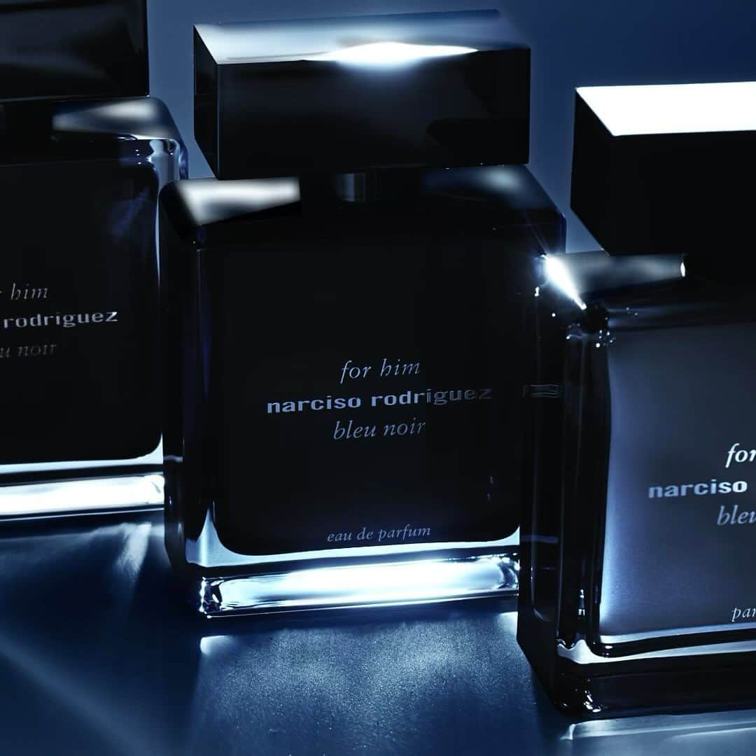 ナルシソロドリゲスのインスタグラム：「Happy Father’s Day from narciso rodriguez parfums.  #forhim #bleunoir #narcisorodriguezparfums #parfum #fragrance #fathersday」