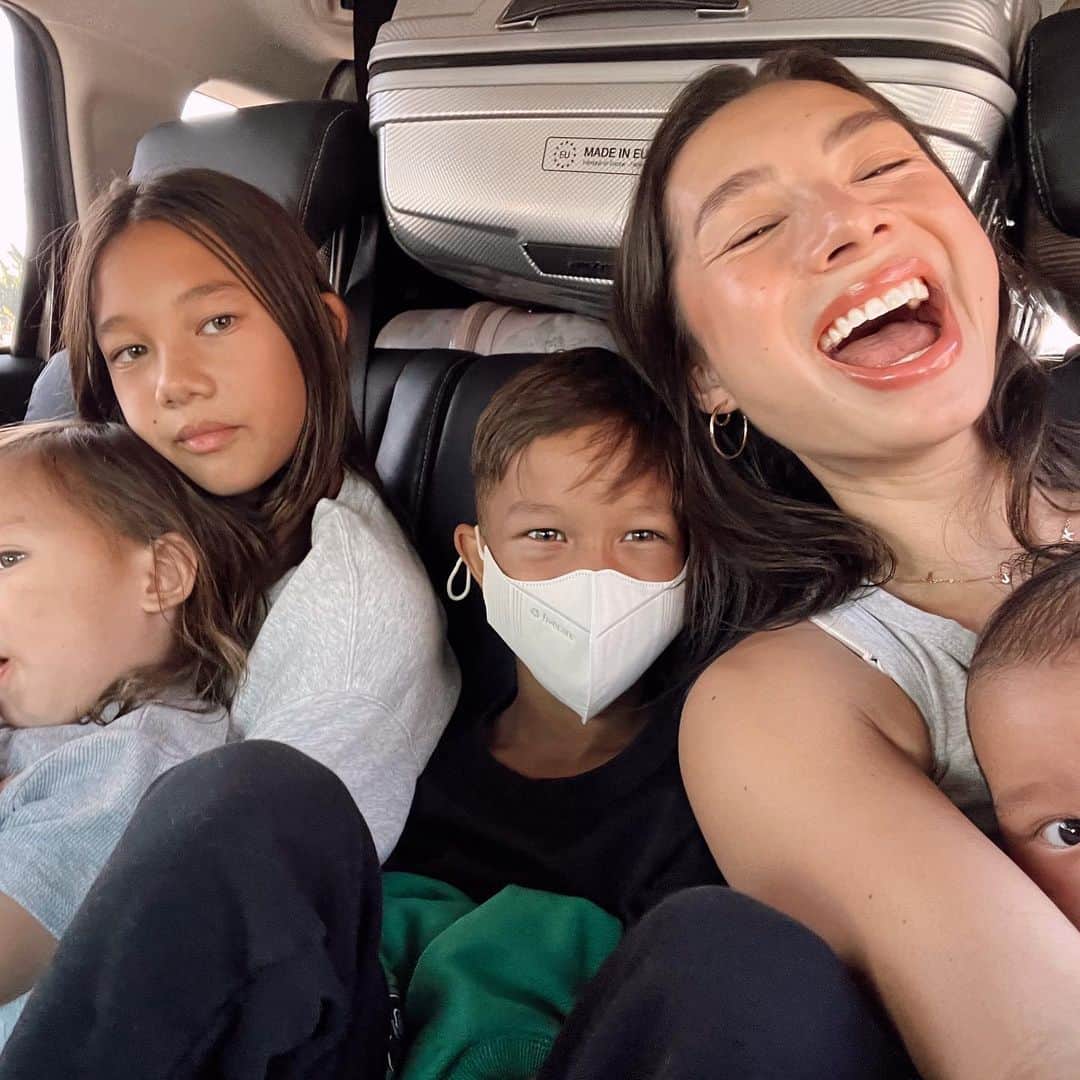 Jennifer Bachdimのインスタグラム：「There we go!! Few photos from our travels 🥰  . . Bali ✈️ Dubai ✈️ London #teamBachdim」