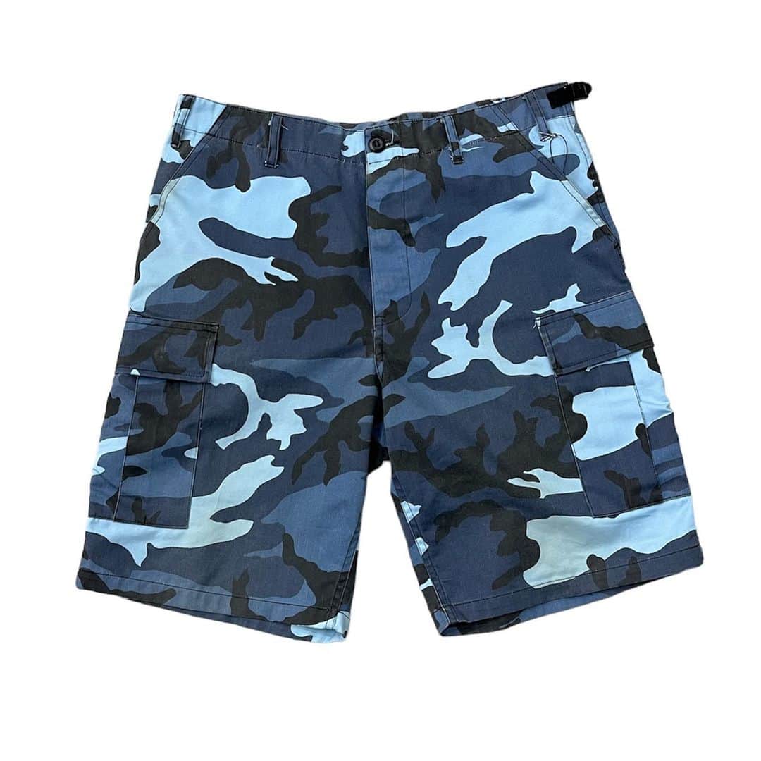 ジャムルのインスタグラム：「ブルーカモフラージュ カーゴショーツ　¥5000+tax(5500) . ブルーのカモフラージュがストリートスタイルに映える6Pカーゴショーツ。 .  WEB SHOPに入荷しております。 是非ご覧ください。 jammru.com  #お問い合わせはお電話で承ります #jammru #osaka  #fashion  #streetstyle  #streetfashion  #vtg  #vintage  #used  #usedclothing  #古着 #古着屋 #ファッション #70s #80s #90s」