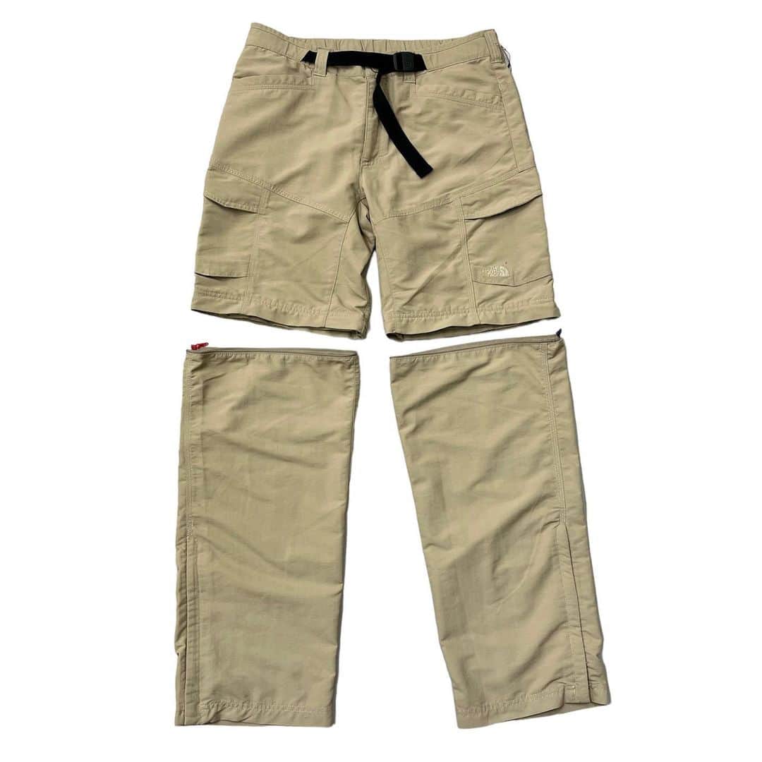 ジャムルのインスタグラム：「THE NORTH FACE 2way TECH nylon pants ¥6800+tax(7480) . THE NORTH FACEの2wayナイロンパンツ。 ロングでもショーツでも、ジッパーを半分開けてヒザを出して履いても◎ .  WEB SHOPに入荷しております。 是非ご覧ください。 jammru.com  #お問い合わせはお電話で承ります #jammru #osaka  #fashion  #streetstyle  #streetfashion  #vtg  #vintage  #used  #usedclothing  #古着 #古着屋 #ファッション #70s #80s #90s」