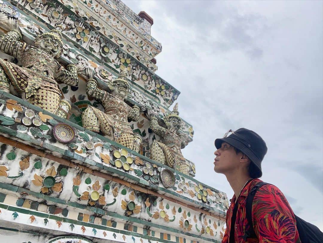 松尾侑治（ロングアイランド）さんのインスタグラム写真 - (松尾侑治（ロングアイランド）Instagram)「ねはんぶつはん 足裏にタトゥー  ワットな建物だらけだらけ  #thailand  #ひとり旅 #バンコク #寺院 #素晴らしい #が #すぎる」6月18日 17時42分 - yuuuuji.matsuo