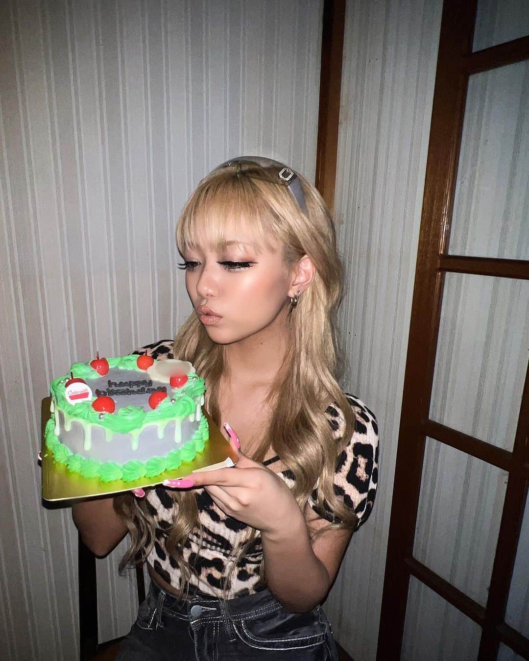 AiRi（前川愛莉）さんのインスタグラム写真 - (AiRi（前川愛莉）Instagram)「. . @cakewith_tokyo 🎂🩶💚 brother's birthday!! Thank you for being born.good luck🍀 . . . . . 昼におじいの家でﾌﾟﾁ誕生日会💭ｹｰｷｹﾞｷｶﾜ #egg #ギャル #ダンサー #巻き髪 #ケーキ  #緑 #デザイン #makeup #ハイトーン  #cakewith_pr #happybirthday #brother  #instagood #ootd #おめでとう #goodluck」6月18日 17時42分 - a12dance07