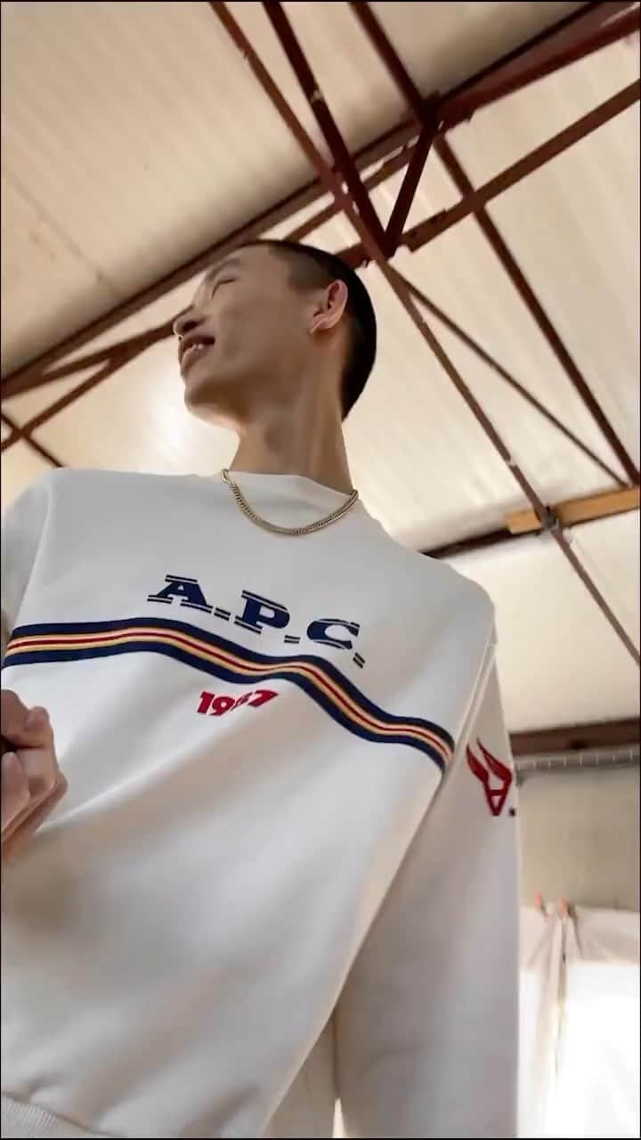 アーペーセーのインスタグラム：「A look behind the scenes of our P/F23 campaign shoot.   The Adam sweatshirt.   #APCParis」