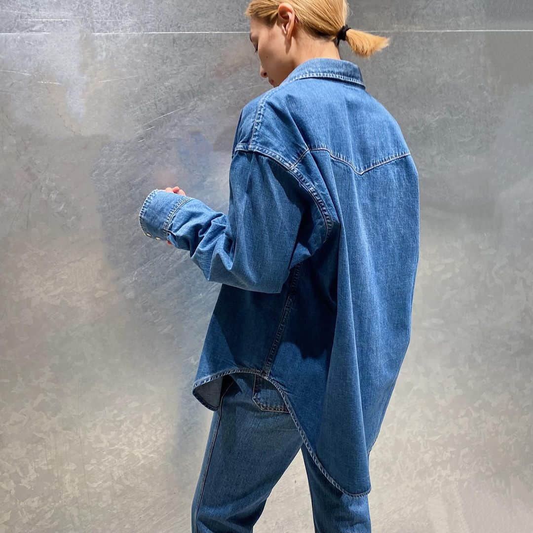 H BEAUTY&YOUTHさんのインスタグラム写真 - (H BEAUTY&YOUTHInstagram)「＜H BEAUTY&YOUTH＞ 60s WORK SHIRT ¥33,000 Color: COBALT Size: S/M/L (着用スタッフ: 161cm 着用サイズ: S)  #H_beautyandyouth #エイチビューティアンドユース @h_beautyandyouth  #BEAUTYANDYOUTH #ビューティアンドユース #Unitedarrows #ユナイテッドアローズ #redone #neous」6月18日 18時11分 - h_beautyandyouth