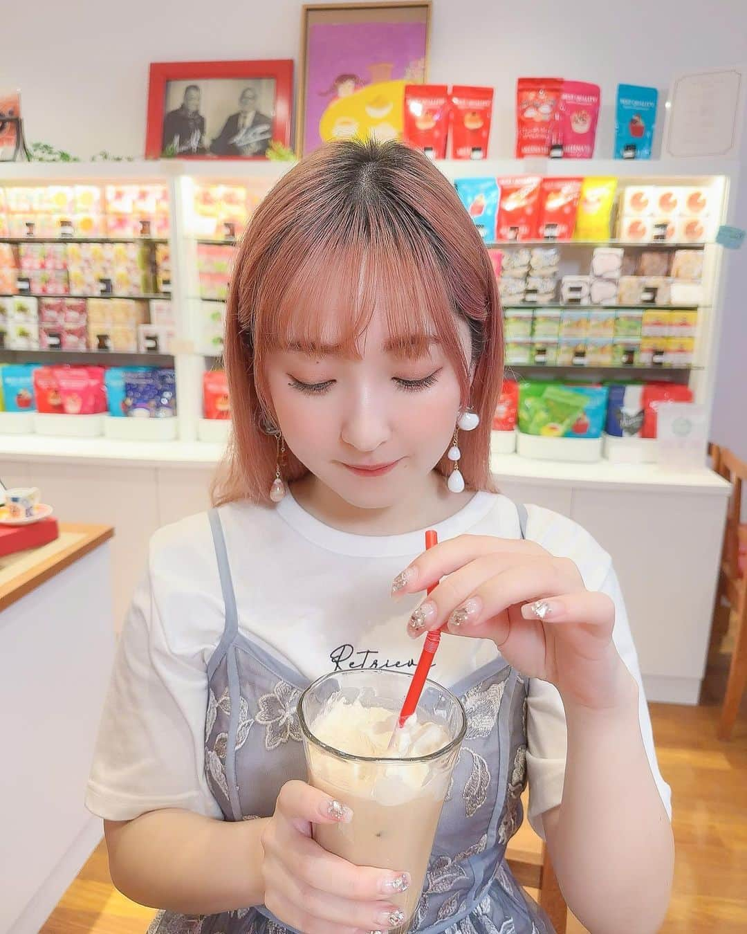 谷口夢奈さんのインスタグラム写真 - (谷口夢奈Instagram)「🫖 ⁡ ⁡ 紅茶好きにはたまらんお店🥰 永遠にいられると思います、、、🤍 ⁡ 気に入った紅茶は買って帰れるし スコーンもホットケーキもおいしいし 店員さんは皆さん丁寧で居心地良き！ ⁡ ムレスナティーは吉祥寺店だけ行ったことなくて いつか行ってみたいな…😇🫶🏻 ⁡ ⁡ ⁡ #ムレスナティー #mlesnatea #mlesnateahouse #紅茶専門店 #カフェ #代々木上原カフェ #渋谷カフェ #ロイヤルミルクティー #ホットケーキ #スコーン #yoyogiuehara #shibuya #milktea #hotcakes #scone #ootd #셀스타그램 #얼스타그램 #데일리룩 #오오티디 #먹스타그램 #맛스타그램」6月18日 18時02分 - yuna_tani