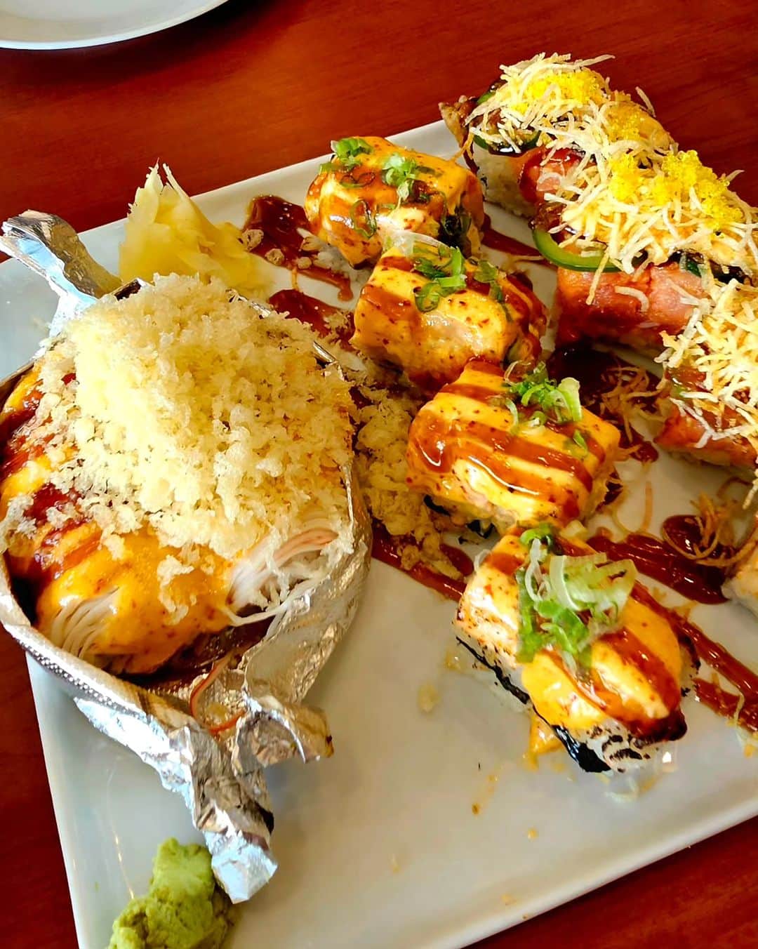 Dana Hammさんのインスタグラム写真 - (Dana HammInstagram)「Sunday funday! What's your guilty pleasure lately? Is it a food or an activity? Do tell 🤓😋 #boba #bobatea #bubbletea #sushi #sundayfunday」6月18日 18時06分 - danahammofficial