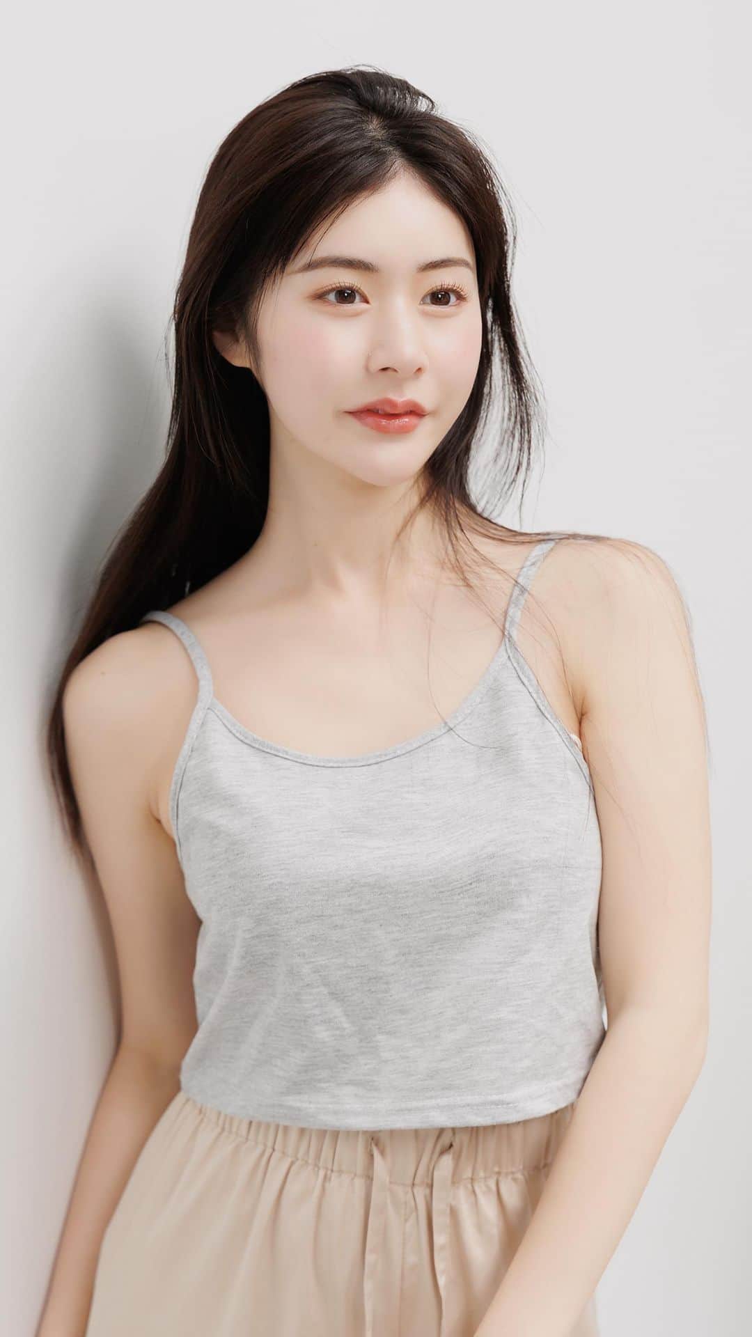 加藤美南のインスタグラム：「ボディシャンプーはわたしはかなりこだわりがあってこれを使ってみて良かったからおすすめします☺️ CICAや植物セラミドなど、植物由来の美容成分配合されていて、なめらかな肌になれるし リッチフォームタオルは、肌あたりがやさしく、ふわふわな泡で洗える！ 肌の露出が増えるこれからの季節にピッタリのセット☺️ ぜひおすすめ💕💕  @lapolis.jp  #lapolis #ボディケア #pr」