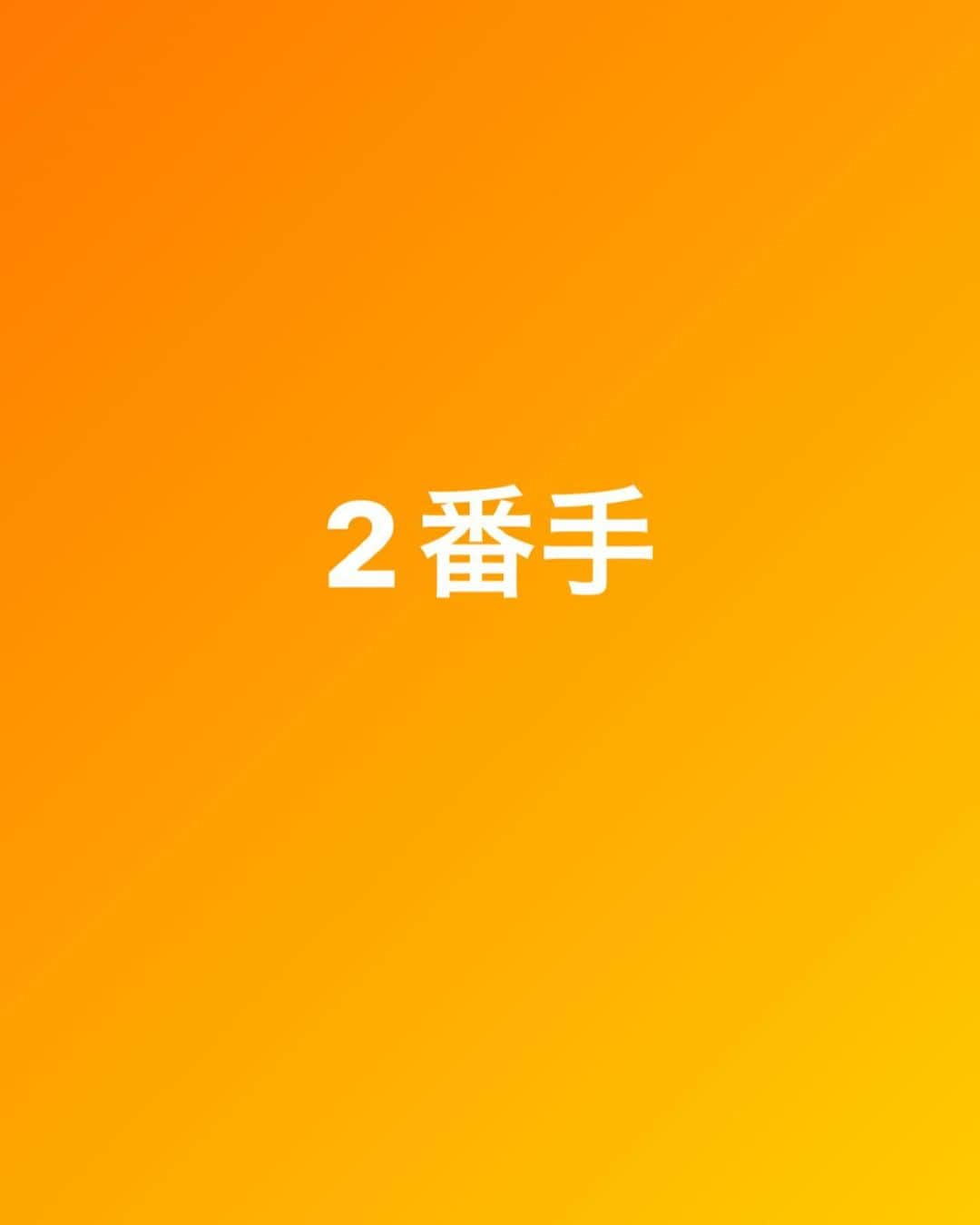 nozomiorideさんのインスタグラム写真 - (nozomiorideInstagram)「どんな反応するか 昨日、試してみました  本当に初対面なんですけど 私を通して、ニオイや気配は2ヶ月かけて伝わっています  かぐやくんの部屋に、移動して遊ばせてあげたいんだけど かぐやくんのストレスも考えないとね  かぐちゃん、今日は近づきたくないそうです😅😂 ちびっ子はちょっと慣れてきたかな 変化はこれからですねー  ※ちなみに、うちの子は攻撃しないとわかってるから 対面させてますが 強い衝突があると、その後の関係性が微妙になるので 通常はケージ・柵越しがいいですよ😉  【るり&あくあの家族募集】  生後2ヶ月の女の子♀  ウィルス検査：陰性  ワクチン(1回目)済み  検便🆗(虫下しは近日やります)  子猫ですので特に  食事は1日3回(朝・昼・夕) 体調不良や急変時、すぐに病院に対応できることと  お留守時間の少ないお宅  が前提に、譲渡条件ございますので DMにてお問い合わせ下さいますよう宜しくお願いいたします🙇🏻‍♀️😌  #ミルクボランティア #保護猫 #グレシロ #白猫 #乳飲み子 #子猫   #里親募集  #里親募集中  #里親募集猫  #里親募集_愛知」6月18日 18時08分 - nozomioride