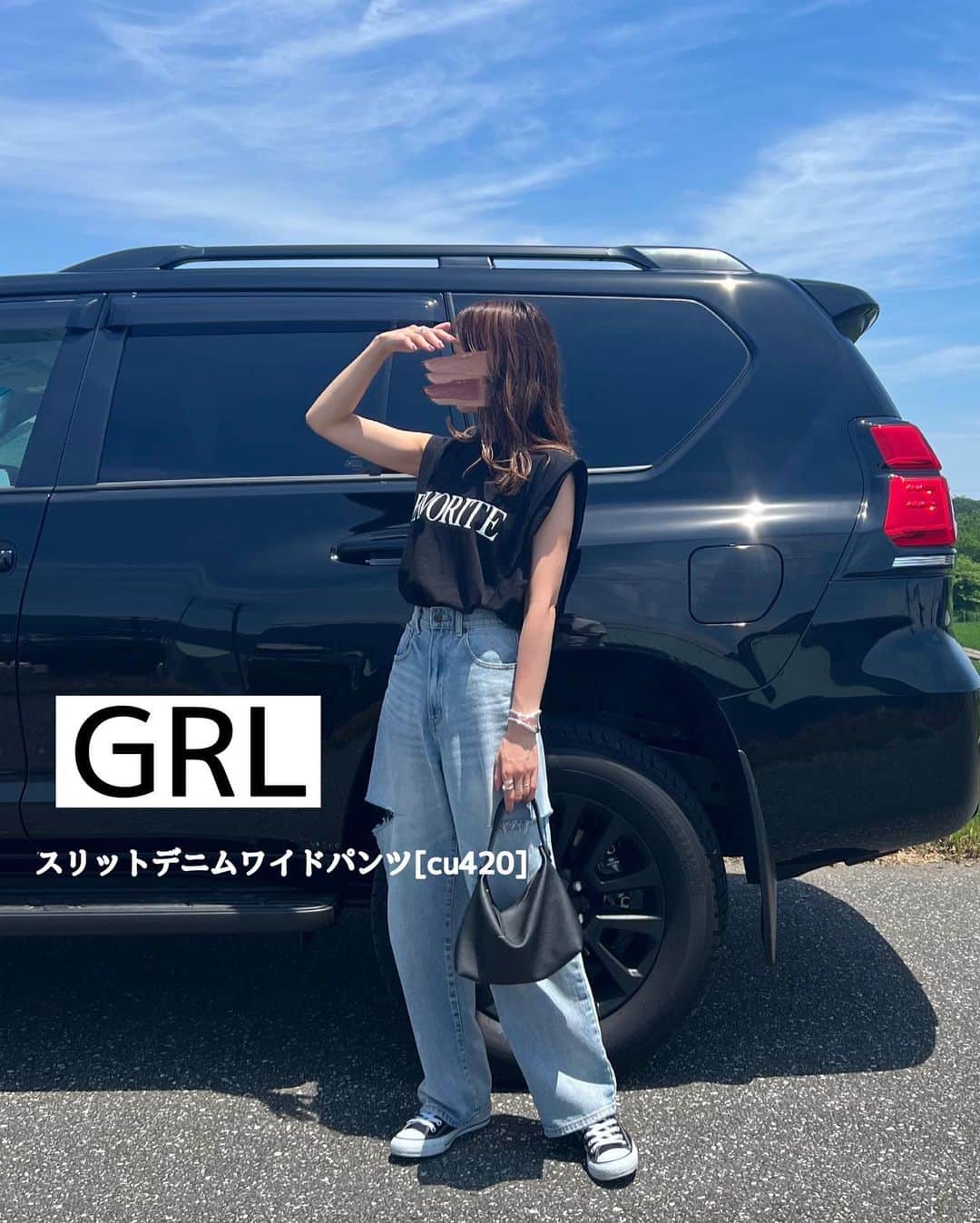 のインスタグラム：「昨日、今日と高校生の試合観戦🏀´- 今日の決勝✨️接戦で面白かった！ 男子ってほんと迫力あるし展開が早いし 観ててワクワクドキドキするわ🫶🏻 楽しましてもらったぁ～🩵 ⁡ ⁡ そんなバスケ観戦コーデ♡  昨日のコーデ❁⃘*.ﾟ 今日のはまた後日❣️ お気に入りの @chouchou_rei_rei のトップスと @grl_official のスリットデニムワイドパンツ[cu420] ⁡ シンプルコーデが1番好きだなっ♡ ⁡ ⁡ #ママコーデ#シンプルコーデ#デニムコーデ#大人カジュアル#カジュアルコーデ#grl#converse#シュシュレイレイ#30代コーデ#30代ファッション#locari」