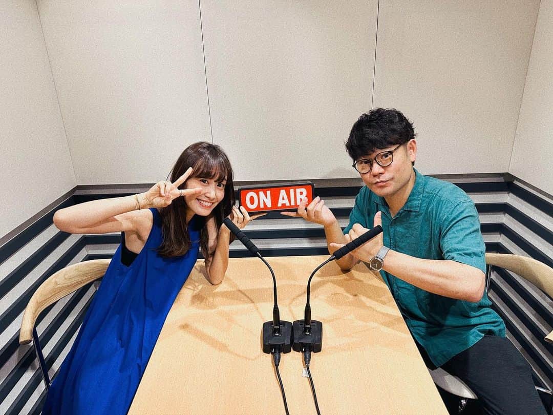 菊井彰子のインスタグラム：「【情報解禁】  この度７月からFM FUJIさんで新番組『#夜な夜なシェアハウス』がスタートすることになりました♪ FM局でまたラジオができるなんて🥹  毎週土曜日の23時から始まる30分番組です♡  アプリのラジコでも聴けますので是非聴いて下さい👂  この番組はジャンル問わず毎回ゲストさんをお招きしながら、全国最大の5000室以上の規模で展開する #オークハウス さんのお力添えを頂いてシェアハウスの文化も一緒にお届けしていきます🏠  https://www.oakhouse.jp  そして今回、お誘いしてくださった堂野アキノリさんの @akinori_dono 相方として楽しい番組を作れるように頑張っていきますー🔥  初回放送は7/1からです✌️ 皆様何卒よろしくお願い致します‼️  ワクワクーーー‼️  #fmfuji」