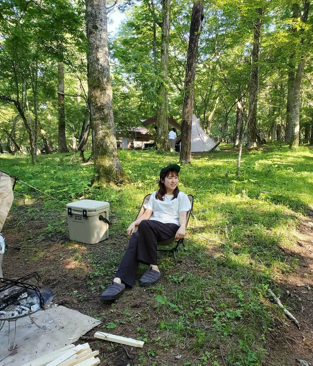 小谷津友里さんのインスタグラム写真 - (小谷津友里Instagram)「山中湖キャンプ⛺🌳 暑くなってきてからのキャンプは初めて！ 最高気温27度くらいあったはずだけど、 キャンプ場が林間だったから、結構涼しかった😊 木漏れ日が綺麗ですごーく癒された！  虫が本当に沢山いて 見たことない大きなサイズの蟻とか ホタルがテーブルの上を散歩してたりとか...笑🐜 慣れてきてなんとも思わなくなってきた🤣 キャンプの力　笑  焼きマシュマロと トマトキムチサムギョプサル最高😋🍅  #キャンプ #キャンプ飯 #キャンプ場 #山中湖 #山中湖キャンプ #山中湖キャンプ場 #林間キャンプ #camp #camping #山梨県 #山梨旅 #travel #大自然 #キャンプコーデ 7 #サムギョプサル #トマトキムチ #目玉焼き#ベーコン #キャンプギア #焼きマシュマロ #スモア #国内旅行」6月18日 18時13分 - yurikoyatsu