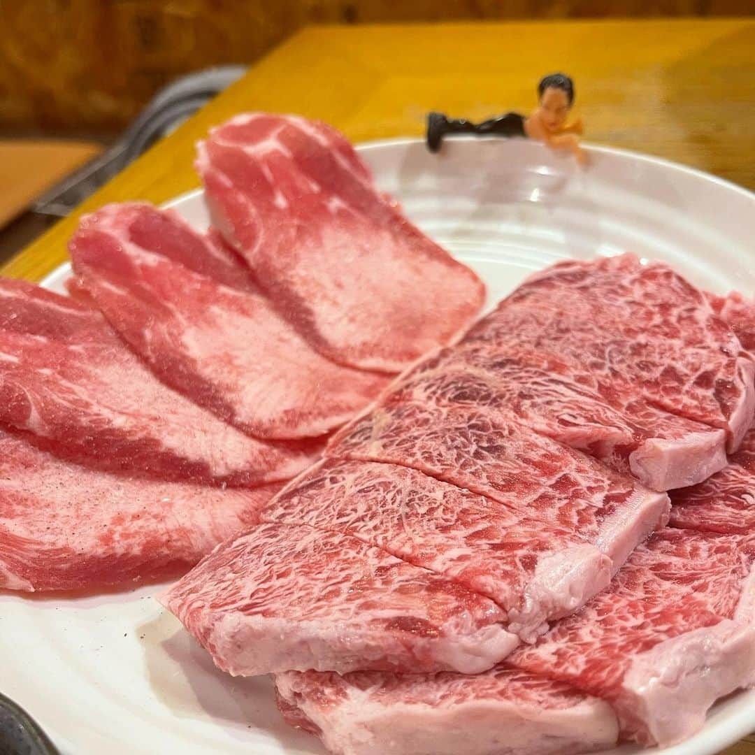 アンジェラ佐藤さんのインスタグラム写真 - (アンジェラ佐藤Instagram)「麻生の焼肉食べ放題「明月苑」  食べ放題マニアの人も太鼓判を押す焼肉店で、お肉の質が高いのにお値段はリーズナブルなのですよ(￣▽￣)ﾆﾔﾘｯ サーロインや厚切り牛タンなど素敵なラインナップ✨ 包み焼きハンバーグや冷麺、チヂミにポテサラなど1品料理も色々あるの嬉しい🍀  人気店なので予約する事をオススメします✋  #麻生グルメ #札幌焼肉食べ放題 #北区グルメ #明月苑 #肉が旨いと米がすすむ君 #たくさん食べさせてくださりありがとうございます #北海道吃到飽 #北海道好吃 #ヒンナヒンナ #ちなみにとてつもなくどうでも良い話だが #私の顔って徳弘正也の漫画に出てくる顔だよなあ  明月苑 011-726-8860 北海道札幌市北区麻生町2丁目4-8 第3山重ビル1F https://tabelog.com/hokkaido/A0101/A010201/1035951/」6月18日 18時16分 - angela_satou