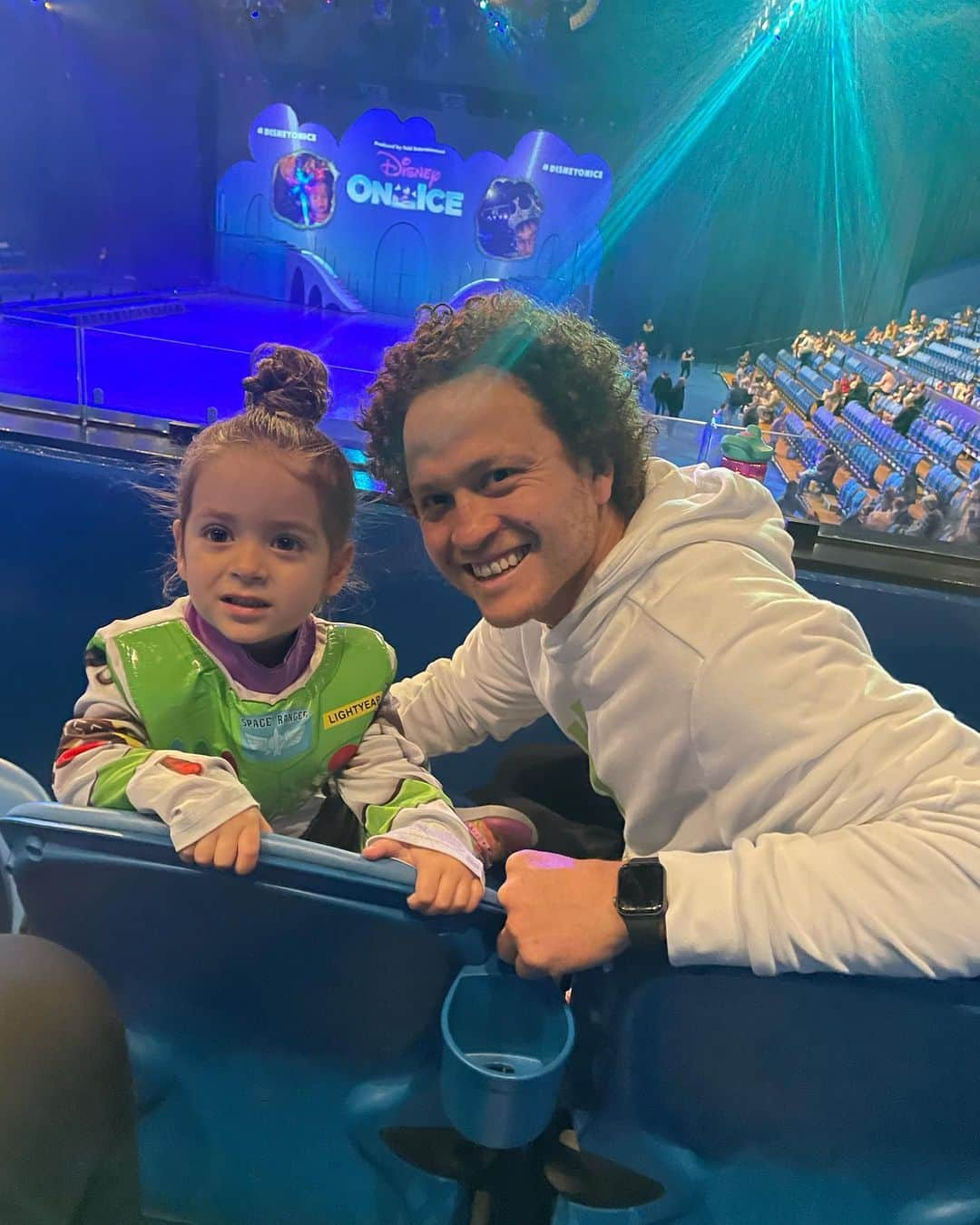 ムスタファ・アミニさんのインスタグラム写真 - (ムスタファ・アミニInstagram)「Disney On Ice with my princess. Don’t know who’s more excited! 😅👨‍👧❤️🫶」6月18日 18時27分 - mustafaamini