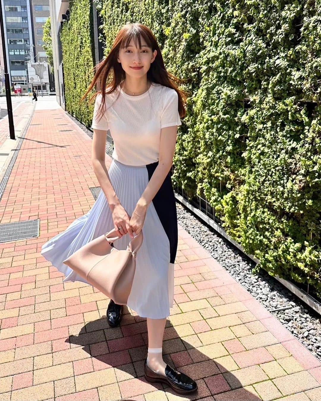 大野いとのインスタグラム：「お気に入りのポレーヌのバッグと一緒に🌷 #私服」