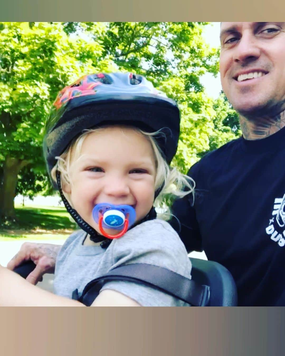 P!nk（ピンク）さんのインスタグラム写真 - (P!nk（ピンク）Instagram)「Happy Fathers Day @hartluck. These kids are so lucky to have a Papa that loves them and sees them and goes out of his way to make them feel important. Fishing, camping, skating, cuddles, scrambled eggs and manicures. You’re up for all of it. ♥️❤️♥️」6月18日 18時41分 - pink