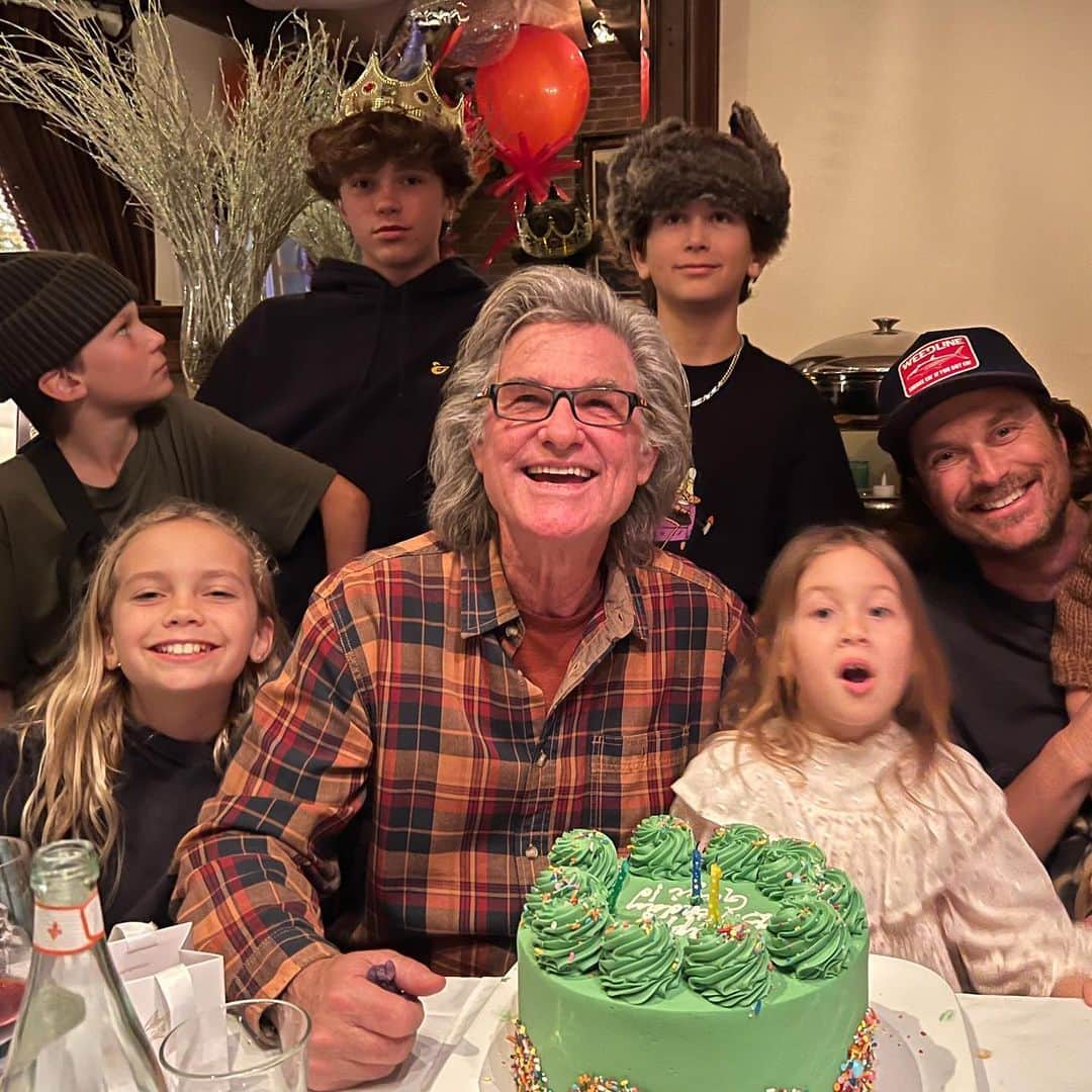 ケイト・ハドソンのインスタグラム：「Oh how we love you Pa! The happiest Father’s Day to one amazing man! I love you! ❤️」