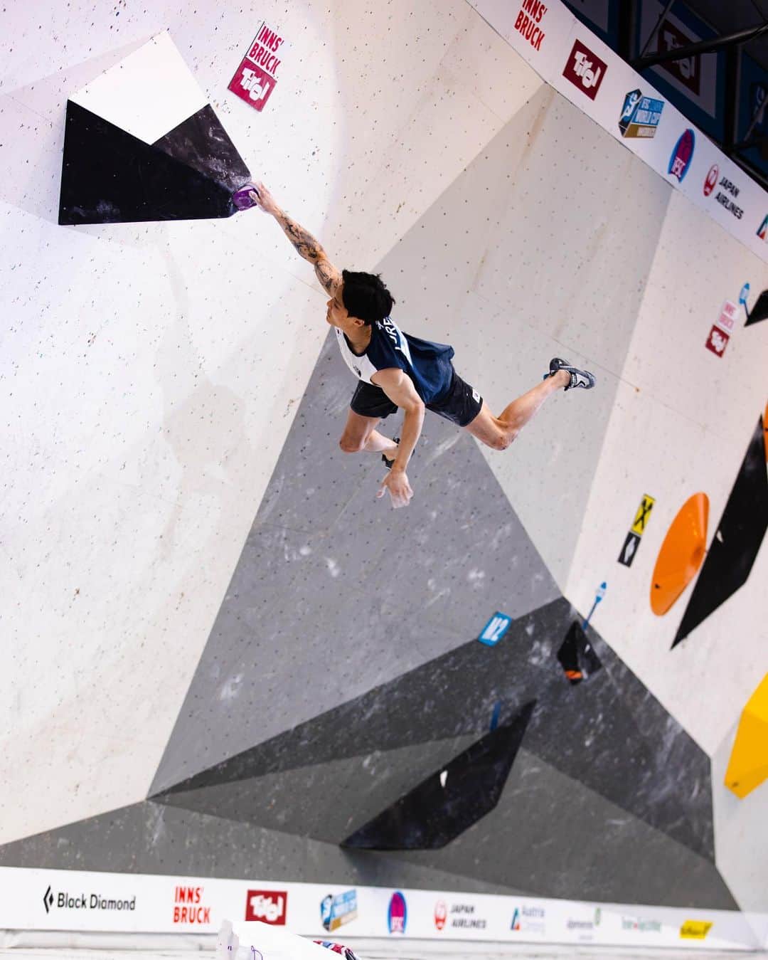 チョン・ジョンウォンのインスタグラム：「2023 Last boulder worldcup Innsbruck Final was amazing Unfortunately, I missed the podium with 4 place but I really enjoyed final round and it really motivated me a lot Thanks all of your support See you next time in Bern  P.s I’m looking for a slab coach 😅  Congrats guys @anraku_sorato @meichi_narasaki @sam_avezou  ❤️  @thenorthface_kr @scarpaspa   📸 @samm_pratt @bjornpohl @vladek_zumr 🙏」