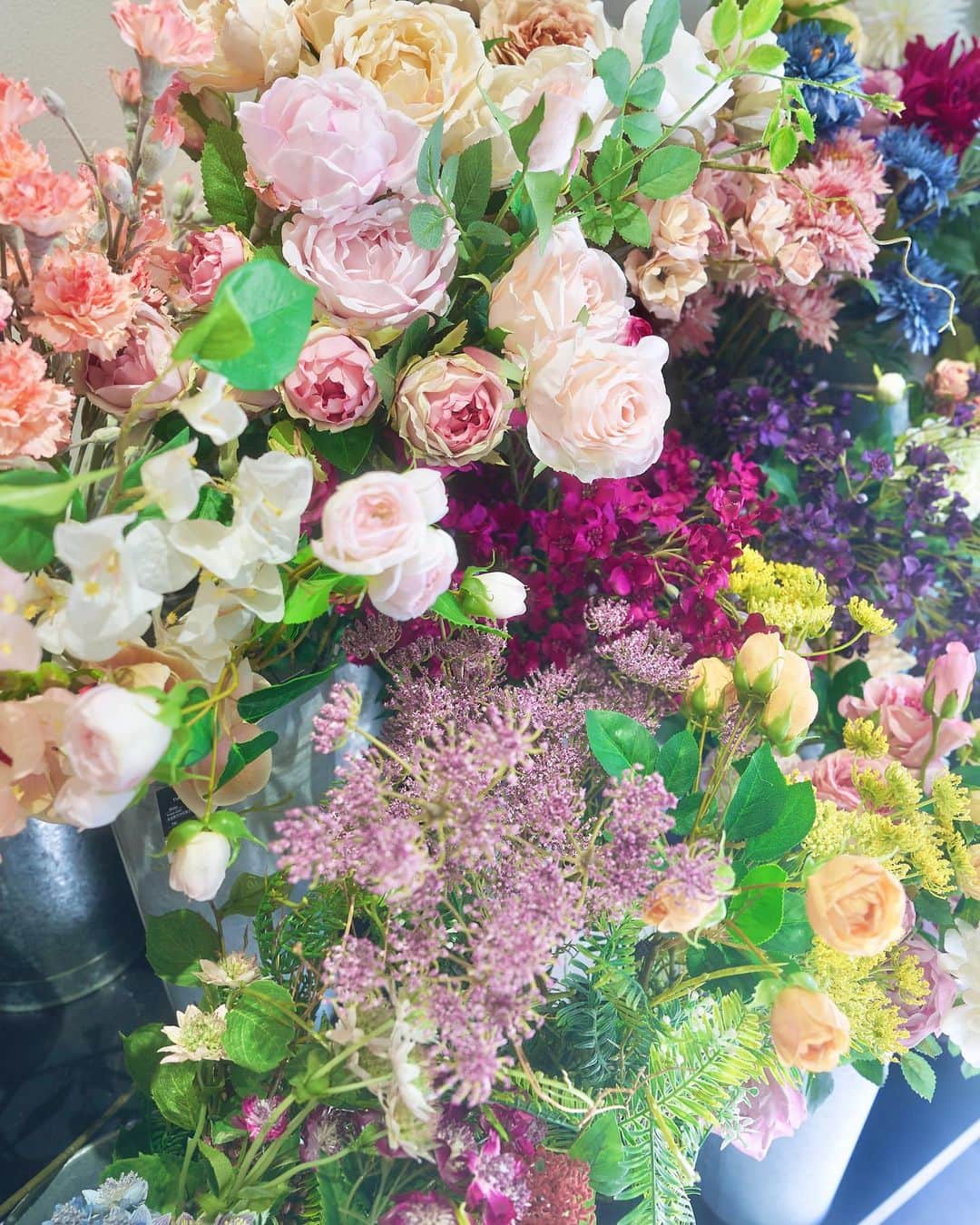 早川実季さんのインスタグラム写真 - (早川実季Instagram)「名古屋の可愛いカフェ💐 お花屋さんと一緒だから、たくさんの緑に囲まれてお茶できて幸せでした♡  お洋服はdholicでずーっとみてて気になってた @maybins_japanのオフショル🦭⭐️ ふわっふわで華奢見えして可愛い🤍  #maybins #dholic #フラワーカフェ #名古屋カフェ」6月18日 19時11分 - hayakawa_miki