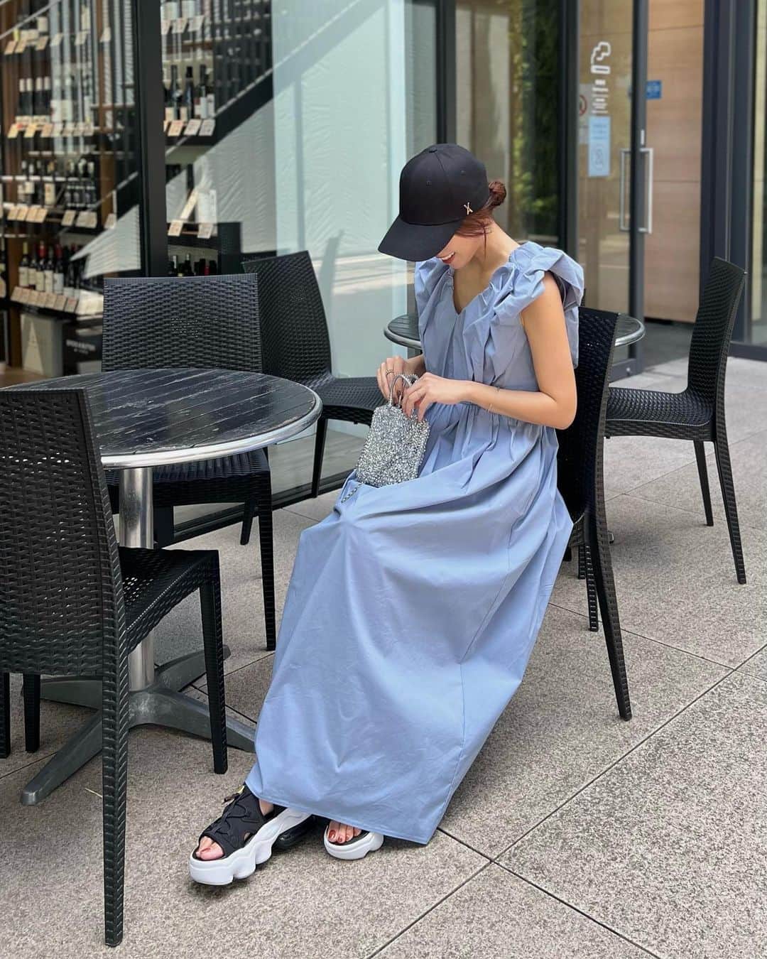 石黒美帆のインスタグラム：「水色だった日🩵 首元のボリューム感たっぷりなワンピースに ついついまたキャップを☺︎ ⁡ ⁡ op @elendeek #ELENDEEK bag#anteprima shoes#NIKE cap rakutenroom ⁡ ⁡ ⁡今日は法事で久しぶりの山梨でした。 天気も良くて自然いっぱいで気持ち良い〜🌱 ⁡ ⁡ #ファッション#春服#春服コーデ#夏服#きれいめカジュアル#大人カジュアル#アラサーコーデ#30代コーデ#キャップコーデ#エアマックスココ#airmaxkoko#varzar#elendeek_snap#エレンディーク#アンテプリマ#ミニアトゥーラ」