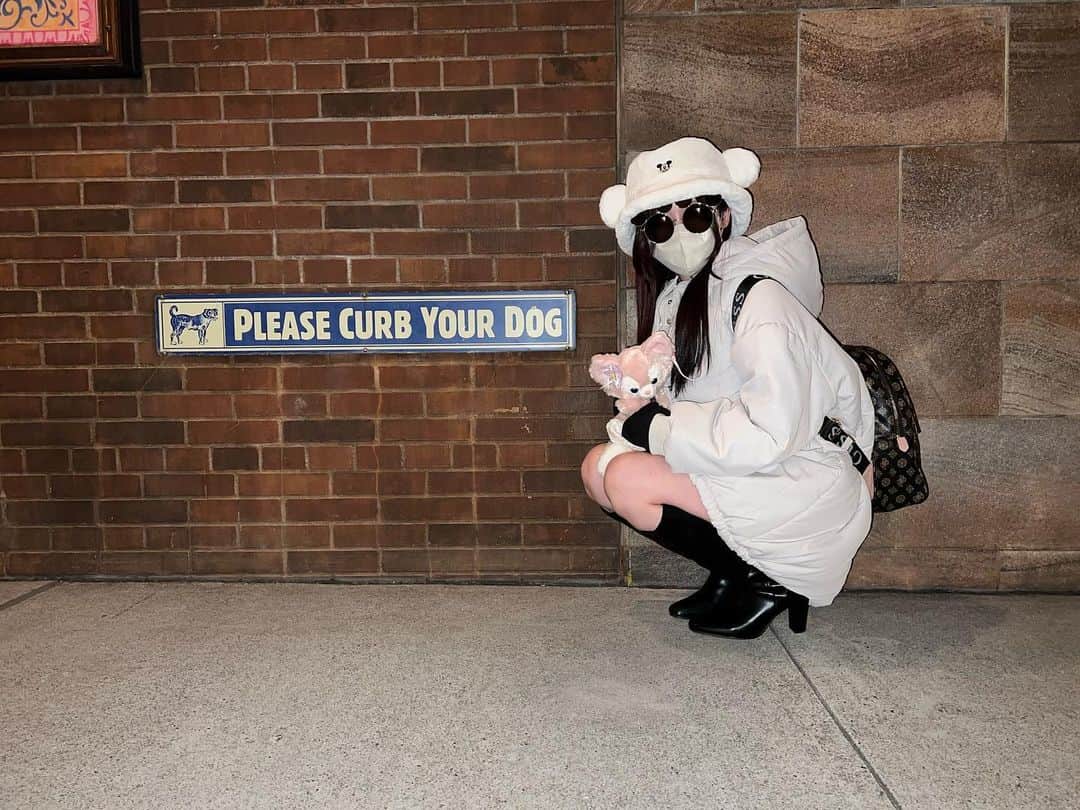 佐藤佳穂さんのインスタグラム写真 - (佐藤佳穂Instagram)「Please curb your dog.👧🏻🐶」6月18日 19時07分 - biosato_3