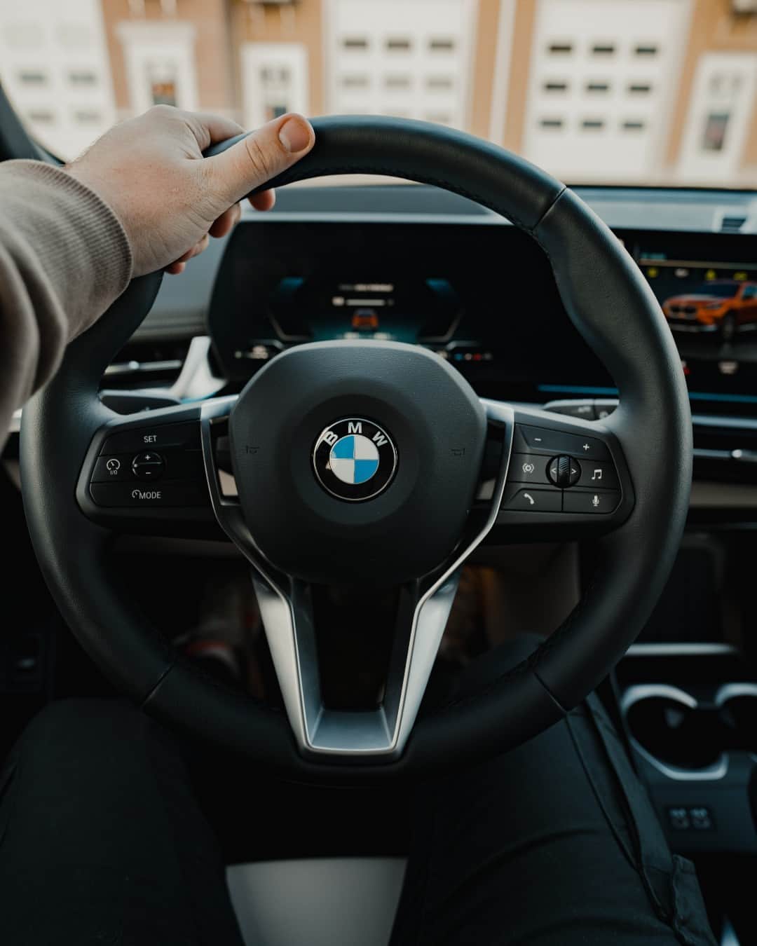BMWさんのインスタグラム写真 - (BMWInstagram)「Striking interiors fit for adventure ✌️ 📸: @cars_with_vince.p @drivingfunandfamily #BMWRepost   The BMW X1.  #THEX1 #BMW #X1」6月18日 19時15分 - bmw