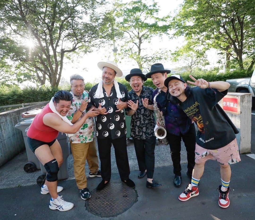 シーサーのインスタグラム：「． ． 6月 サタニック 幕張メッセ 色々と思い出す  えらい鳥肌 7枚目のやつで更に鳥肌  皆々様 ありがとうございました◎ ピス！  📸@saru_0305   #サタニックカーニバル #サタニック #MONGOL800 #モンパチ #モンパチ25th」