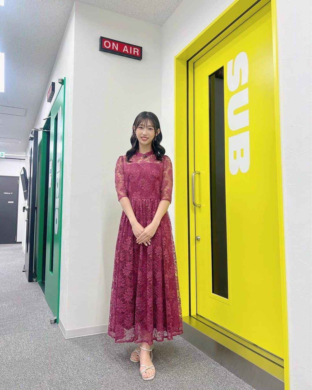 堀江聖夏のインスタグラム：「⌇‎📺💞 ⁡ 毎週日曜日22:54〜BS日テレ「汐留TV!」 今夜もよろしくね𓂃 𓈒❁⃘ ⁡ 衣装は、 ⁡ ドレスワンピース∶ @aimer_dress イヤリング&ネックレス∶ @osewaya_official  パンプス∶ @enchanted.jp  ⁡ 今日は汐留TVの時間まで お勉強がんばるぞ〜〜.ᐟ.ᐟ ⁡ ________________________________ #汐留TV #衣装 #ワンピース #fashion #ドレスワンピース」