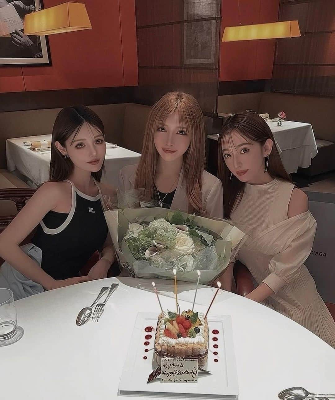 小原優花のインスタグラム：「Celebrated my birthday🎂🫶🏻🩷 @mutoshizuka0204  @kanaxxy_0421   毎年お時間を作って下さって本当にありがとうございます☺️💕  会話がおもしろすぎてずっと笑ってましたがしっかり美味しいフレンチも味わってきました🥹🍽️♡  かわいいトートバッグもずっと大事に愛用します🥰🌼  この先どんなにライフスタイルや環境が変わったとしてもずっと大切に思える親友は人生の宝物です🙏🏻💓✨」