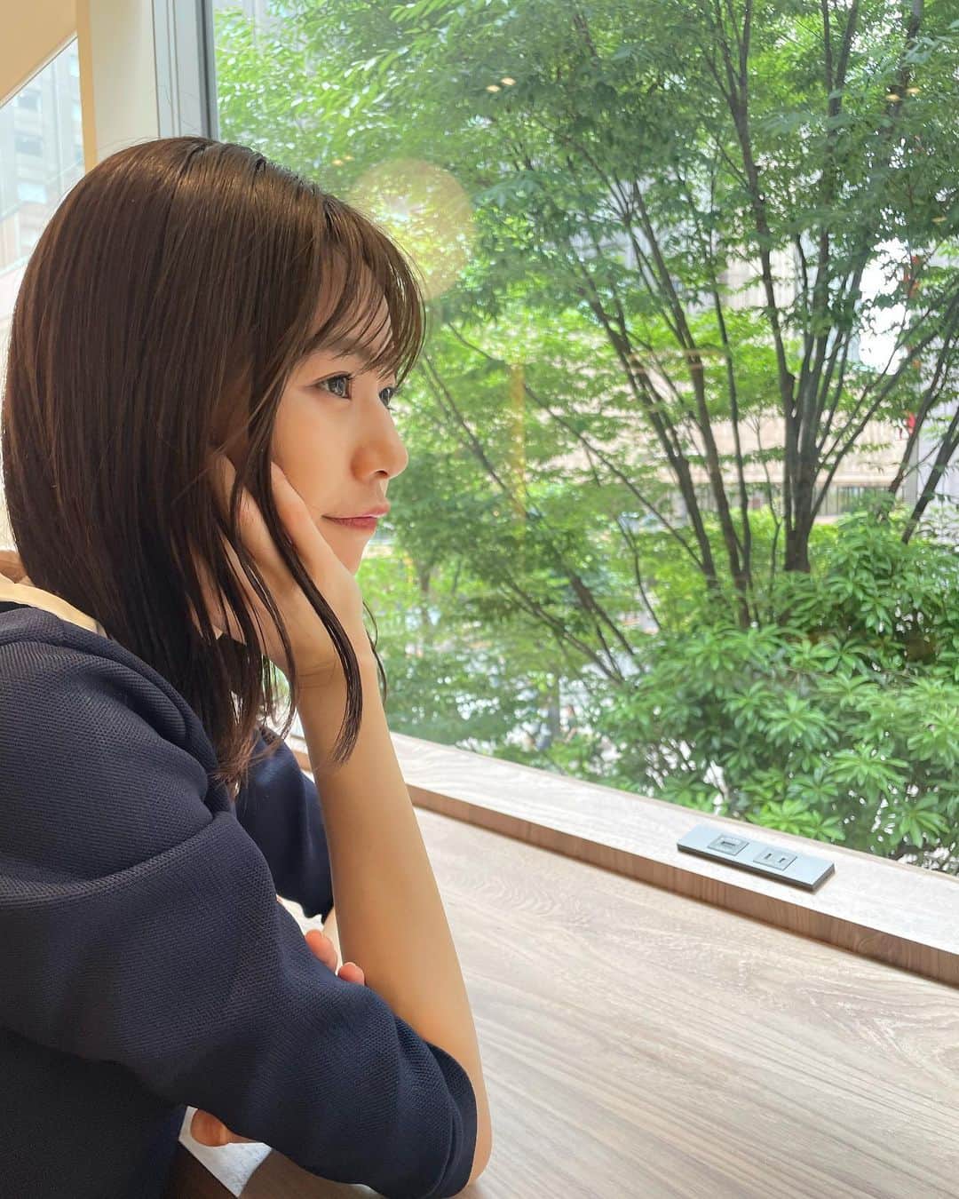 杉浦みずきのインスタグラム：「. 振り向きます🍃🌱  森の中にいそうだけど普通に日比谷😀笑笑」