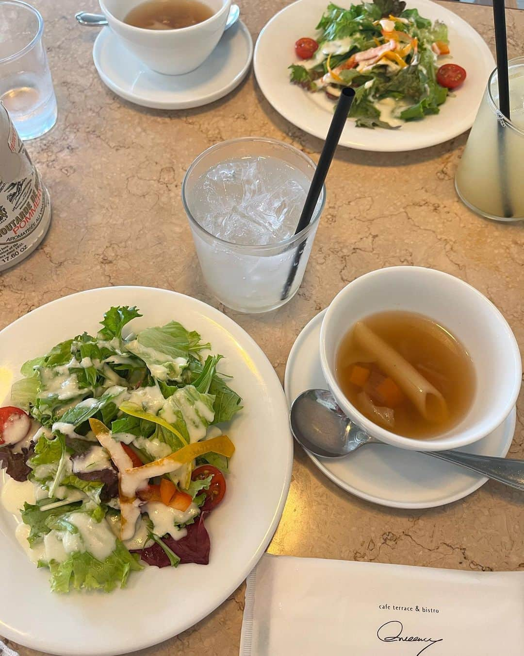 夢花さんのインスタグラム写真 - (夢花Instagram)「🥗🥖🥂🍝🍃🕯️  ずっと行ってみたかったところ！！ ほんとはテラス席が良かったけど、暑かったから断念した🥵💦  #queency #クインシー #表参道 #表参道カフェ #表参道ランチ #表参道グルメ #表参道ディナー #東京カフェ #東京ランチ #カフェ #cafe」6月18日 19時26分 - dreamm_flowerr