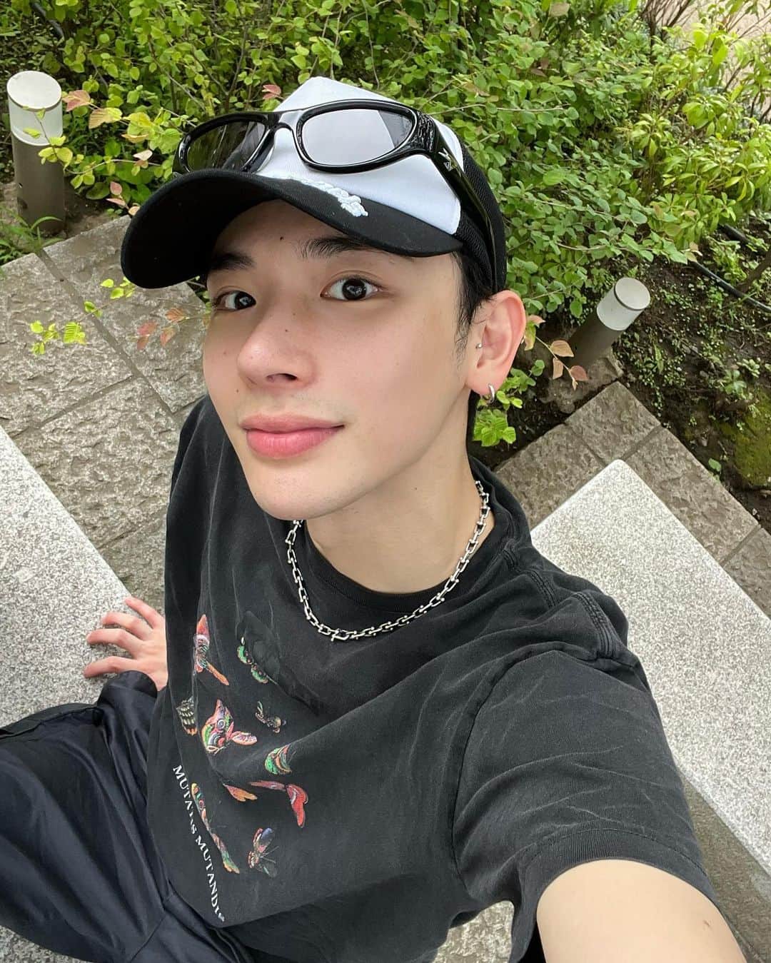 よしあきのインスタグラム：「今日の天気最高すぎてずっと外に居た🌤️」