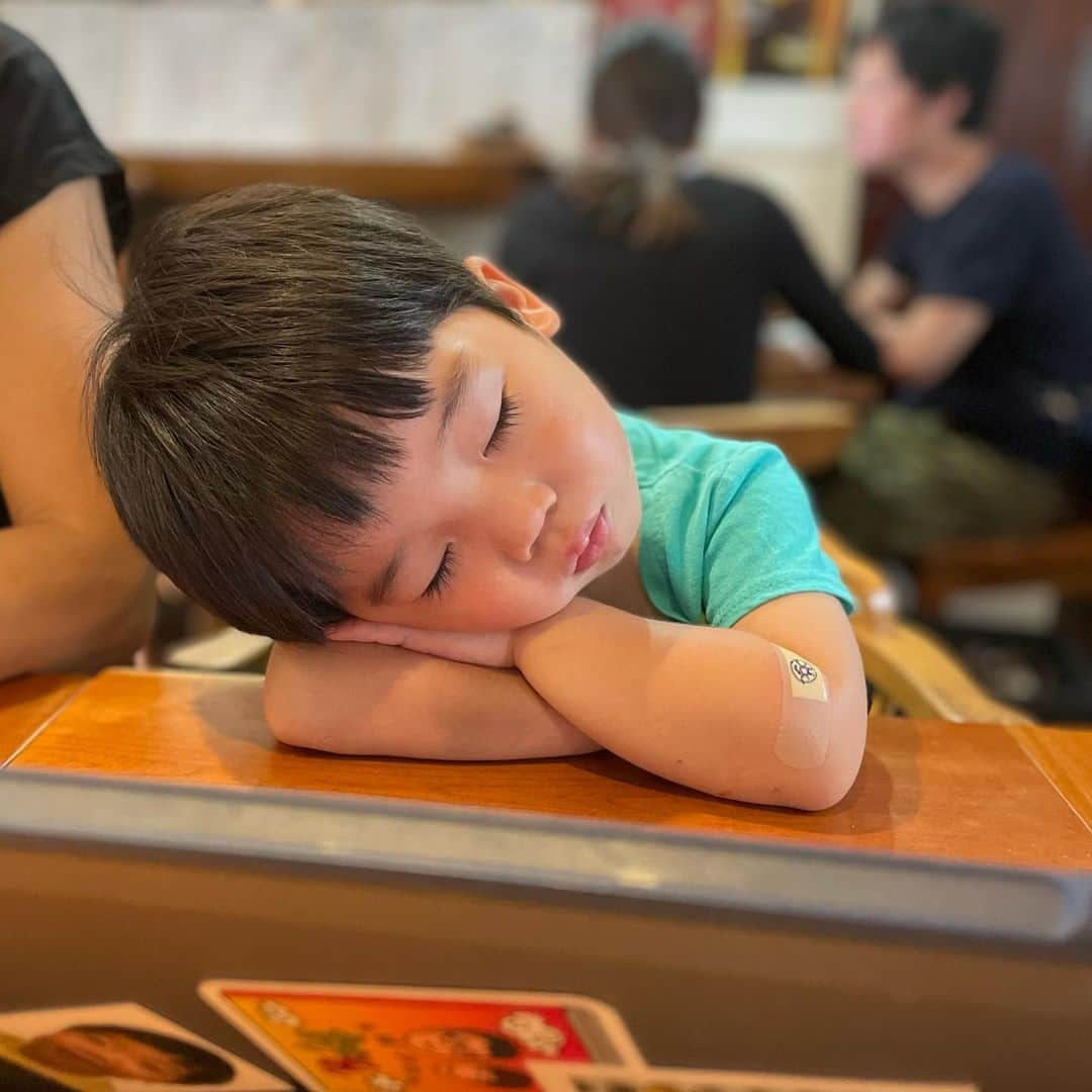 金正奎さんのインスタグラム写真 - (金正奎Instagram)「🍚🍚→💤→🏃→🏊‍♂️→⚽️→🍟→🏃  Charging energy 📳 いつも力尽きるまで動きまくる。  今日は父の日ですね。 お父様方いつもお疲れ様です！笑 #父の日 #ぼくちん」6月18日 19時38分 - shokei1003