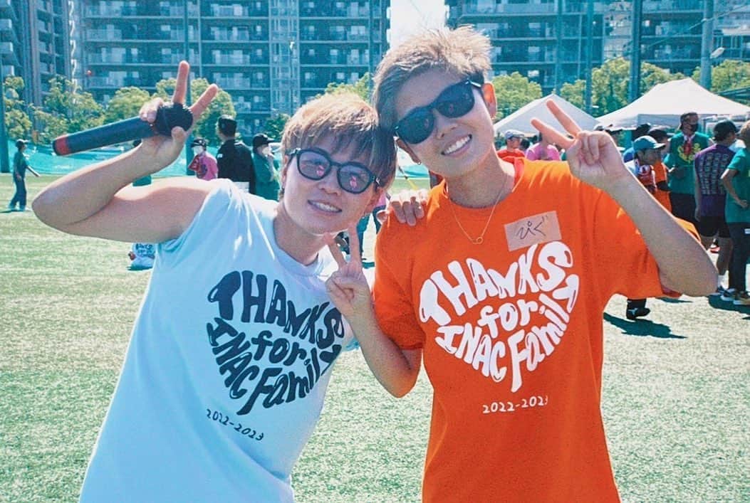 三宅史織のインスタグラム：「. INACファン感謝祭🦁❤️  暑い中の運動会はハードだったけど、 オレンジチームの皆さんと本気で競技に取り組んだ この運動会忘れません🧡  最高に楽しい時間を過ごせました！！  そして、なによりINACは 素晴らしいファンやサポーターの皆さんがいつも 応援してくださってることを改めて実感しました。  皆さんに結果で恩返しできるように 一緒に笑えるように頑張ります！  2022-23シーズン たくさんの応援ありがとうございました🦁  そして最後に！！！ 若手のみんな！！！ 騎馬戦弱すぎ🤪🤪🤪🤪」