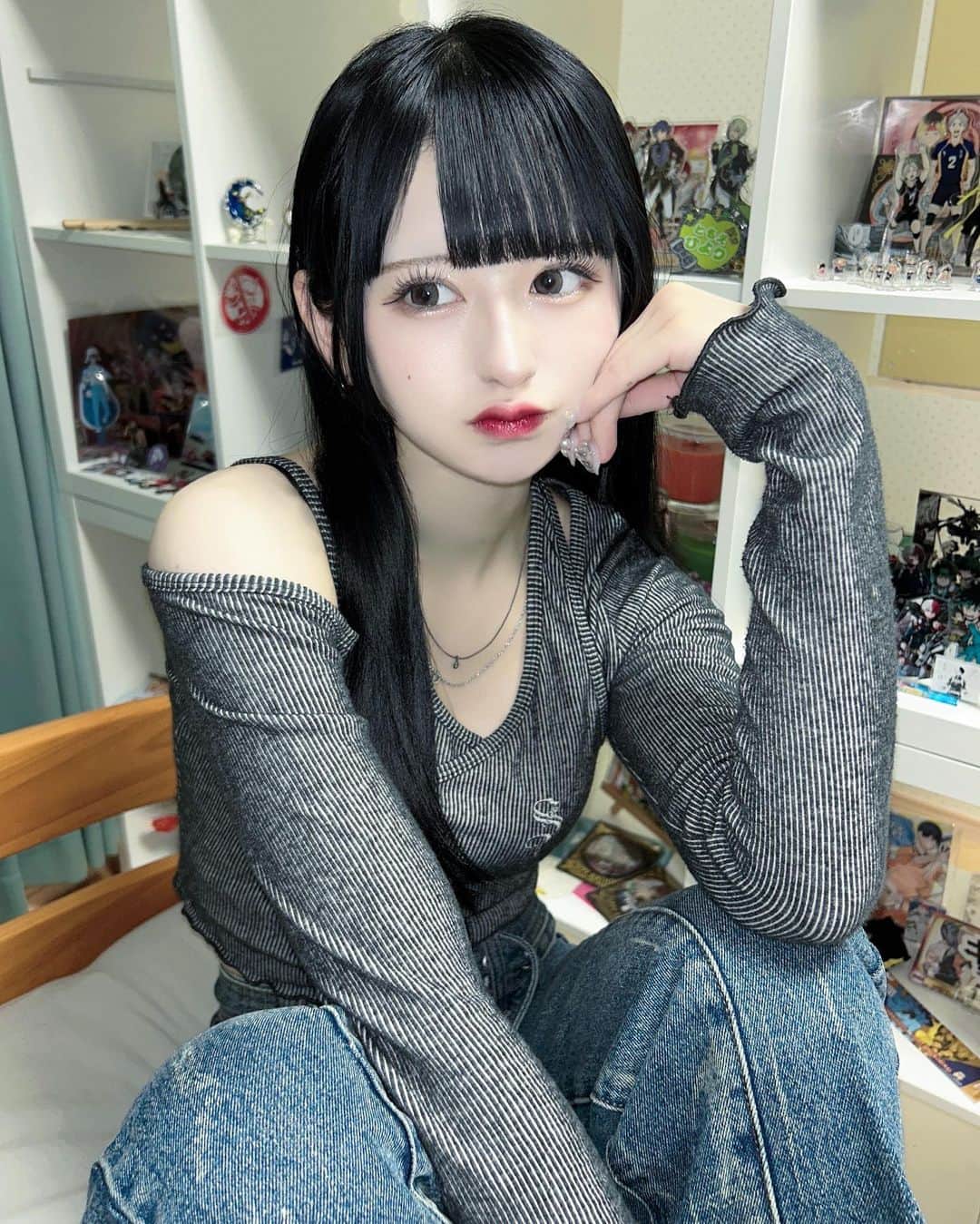 狐波ろんのインスタグラム：「実家改装してて部屋の窓消されてたウケる」