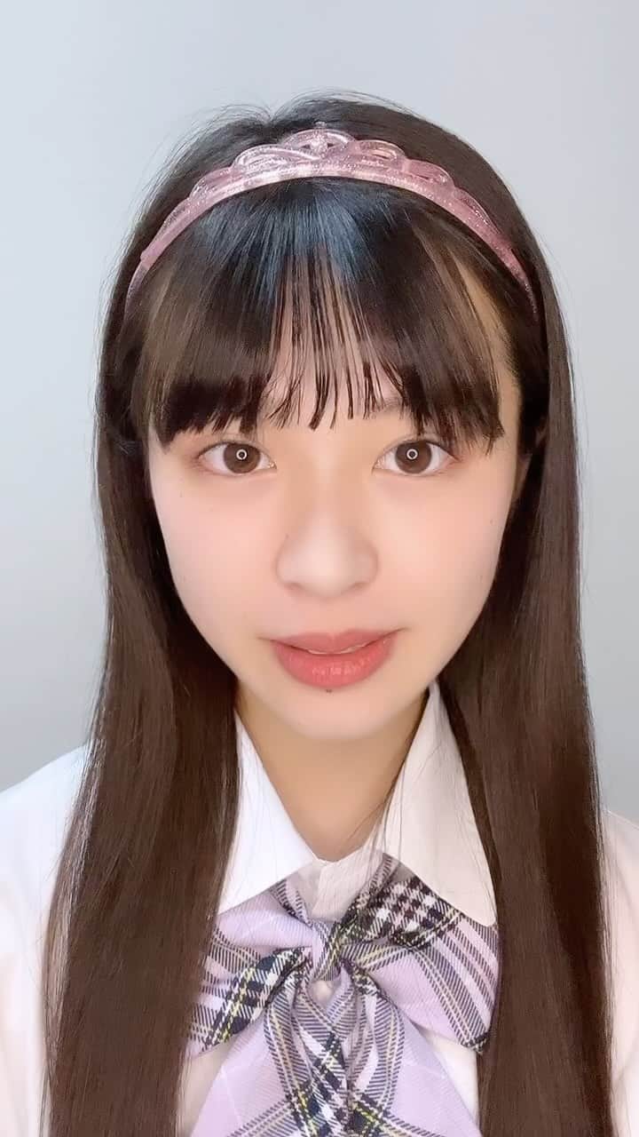 のインスタグラム：「16歳です✨️  挨拶の動画を撮りたいなぁーと思ったので！お家で撮りました📸  素敵な一年に出来るよう、頑張ります💪❤️‍🔥  #挨拶#🎂#誕生日#birthday#Happybirthday#幸せ#笑顔#日本語！#smile#Tiara#ティアラ#カチューシャ#Japan#JapaneseGirl#16歳#16yearsold#スターダストプロモーション#スターダスト#JK#FJK#女子高生#武上陽奈」