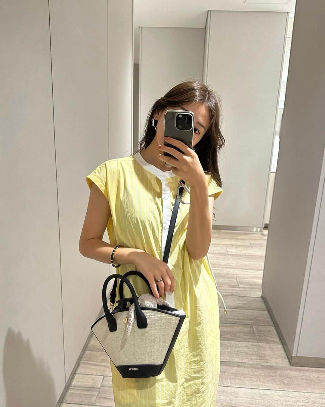 稲川千里のインスタグラム：「yellow🍋  sサイズさんブランド @st.rooney で、またまた可愛いアイテムを見つけました🧡 明るいyellowで爽やか🥰  今日から発売です🛒🌻  #strooney #セントルーニー #150cmコーデ #sサイズコーデ #夏服コーデ #イエローコーデ #姉妹ママ」