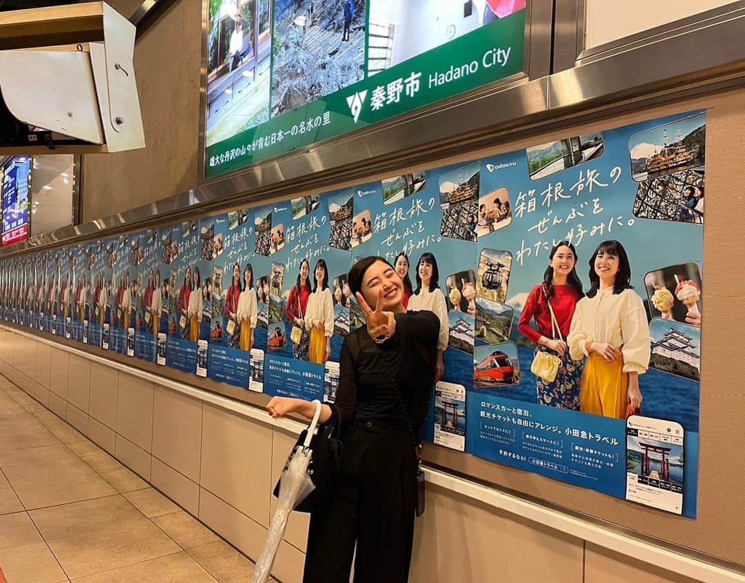 𝐊𝐚𝐤𝐢𝐠𝐢𝐅𝐮𝐤𝐚のインスタグラム：「あずと一緒に会いに行ってきた🦋❤️ ㅤㅤㅤㅤㅤㅤㅤㅤㅤㅤㅤㅤㅤ 前のポスターもまだ貼っていただいているので 新宿駅行った時は見に行ってみてね〜〜🤭💭💭」
