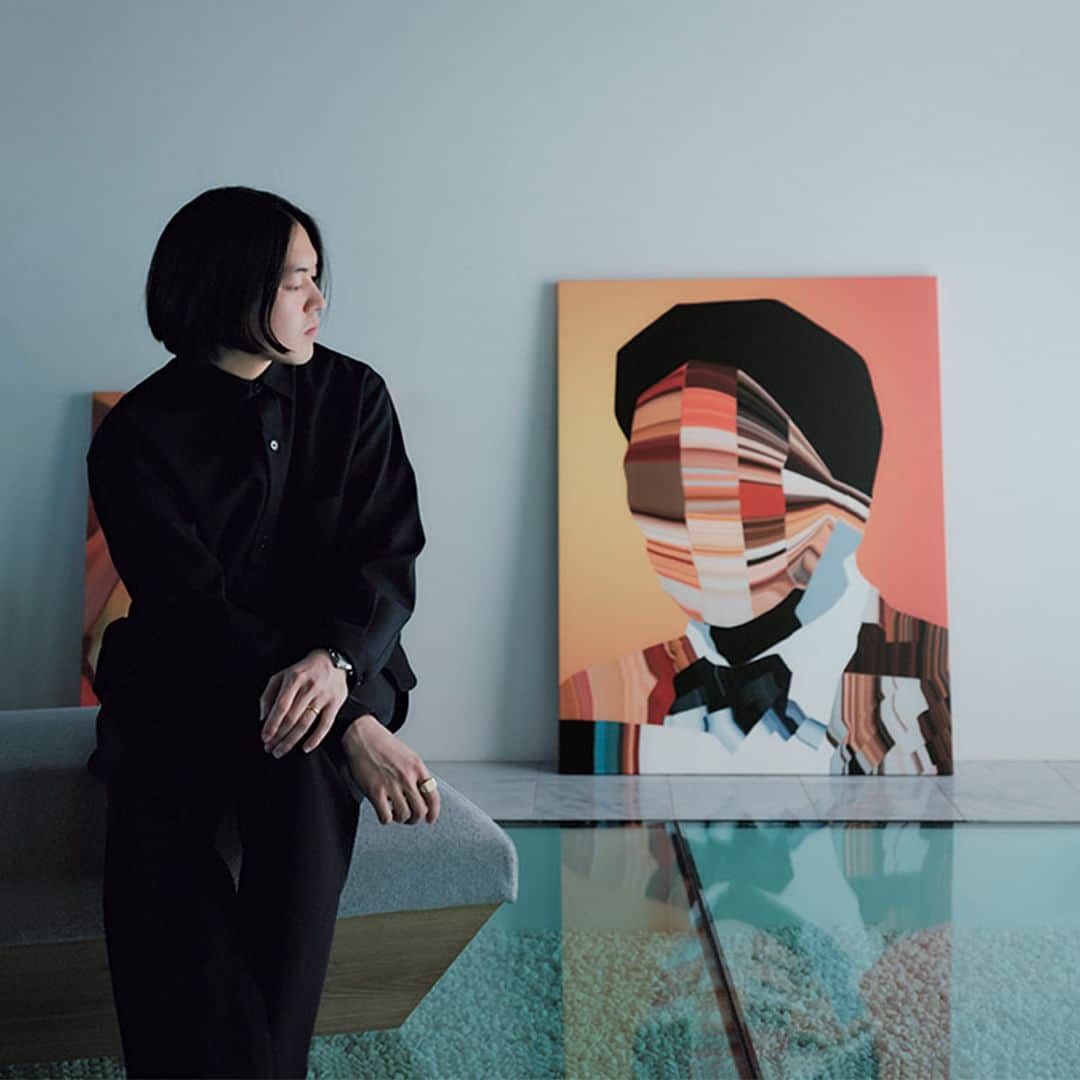のインスタグラム：「三澤亮介（現代アーティスト）「今の時代にあるべき世界観を凝縮したような絵を描きたい」  三澤さんは、過去の絵画データをモチーフに、現代の視点と手法でまったく新しい世界を生む。海外でも評価は高く、このほど英国の画廊とも契約し、世界各国での個展を控える。彼の作品に込められたメッセージとは。  記事の続きはWEB UOMOで▶▶ https://www.webuomo.jp/people/305696/  @ryosuke_misawa_53 #三澤亮介  #現代アート #アート #uomo #uomo_magazine #webuomo」