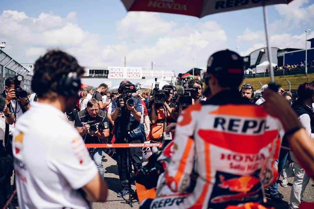 レプソル・ホンダのインスタグラム：「Marc Marquez withdraws from German GP  Marc Marquez has elected to miss the German Grand Prix after suffering a crash at Turn 7 during morning Warm Up.」