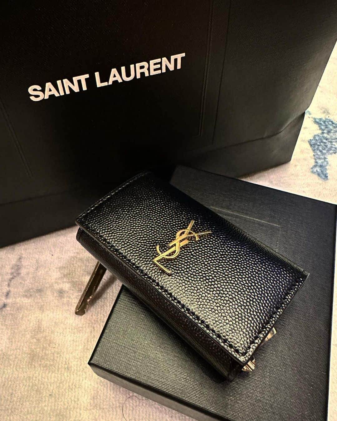 柴田翔平さんのインスタグラム写真 - (柴田翔平Instagram)「息子からは @ysl のキーケース👀こんな高級なプレゼントを🎁 #幸せもんだ✌️」6月18日 20時19分 - shohey_shibata