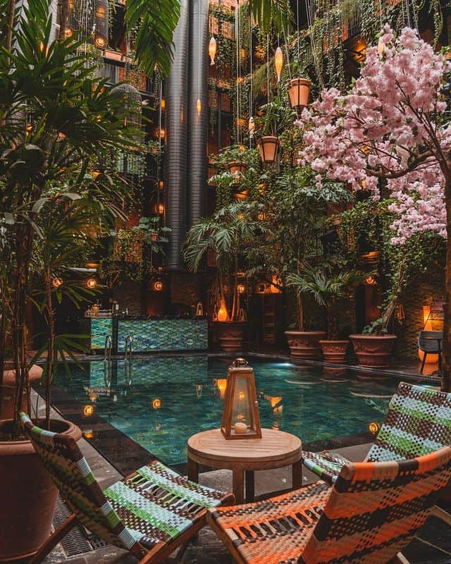 9GAGさんのインスタグラム写真 - (9GAGInstagram)「A jungle within a city 🐒🌴🌸 Follow @voyaged for more summer ideas 🌍✈️ - 📷 @girlgoneabroad - #voyaged #9gag #travel #copenhagen #denmark #hotel」6月18日 20時30分 - 9gag