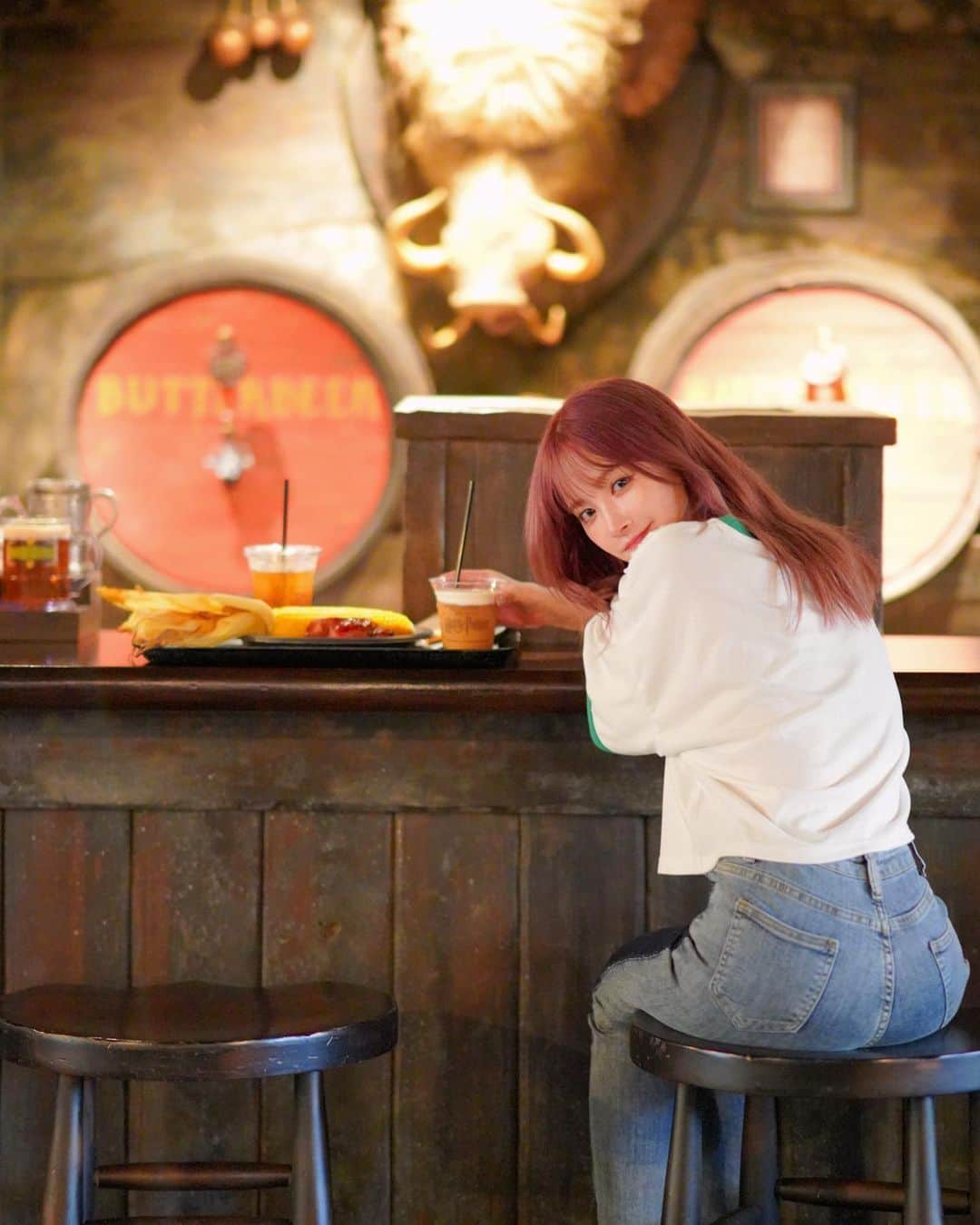 のインスタグラム：「USJ🌏２日目  絶叫系アトラクションにも勿論乗ったけど 今回初めてコナンとモンハンの券買って 体験して来たり、ユニモンとシングのショー見たり、 ゆっくり楽しんで来たよ！ フィオナ姫のファンサ〜♡ʾʾ  コナンもモンハンもがっつり世界観に入れるし 初めて見るユニモンのショーが凄く楽しかった〜🩰🪩  あとはハリポタエリアに入り浸り... また後日載せるね🌵  #ユニバ」