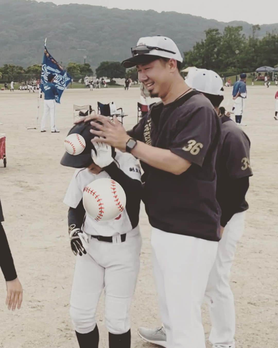 YASSのインスタグラム：「【父の日】 今日は完全オフ。 息子の⚾️の大会で北九州の行橋まで。 トーナメント勝ち上がって31チーム中3位！ 満塁ホームラン打ってくれたし嬉しい父の日のプレゼントもらった感じなのかな！？ ピッチャーとして4試合よく投げ切った、お疲れさん！ 昨日は幼稚園の父の日参観で娘たちからいっぱいプレゼントもらったし！ さぁ明日からまた頑張りましょうかね！  #俺たちのオールスター #ビーグルクルー #野球少年の父 #野球少年の母 #父の日 #父の日プレゼント」