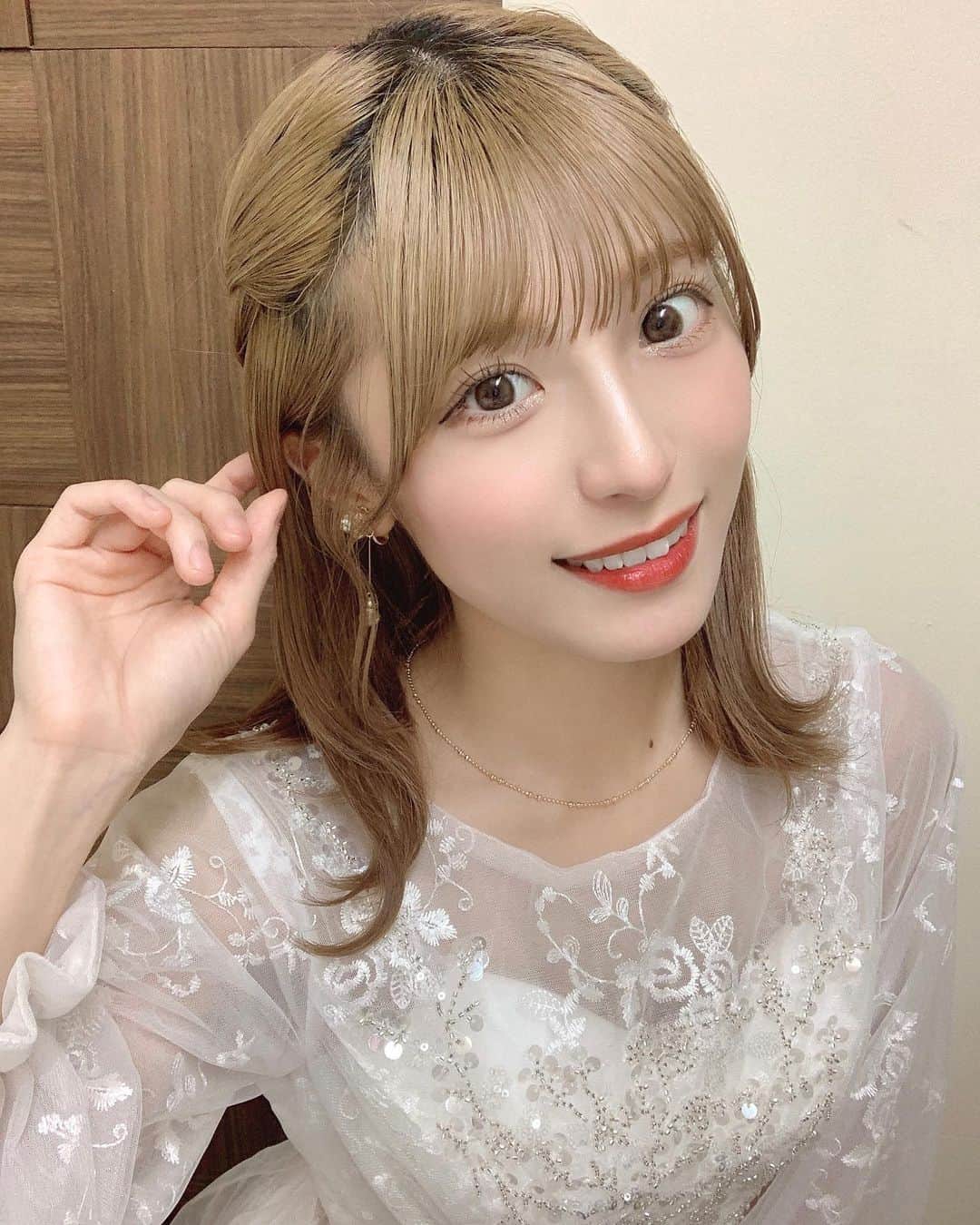 のインスタグラム：「👰🏻‍♀️💍」