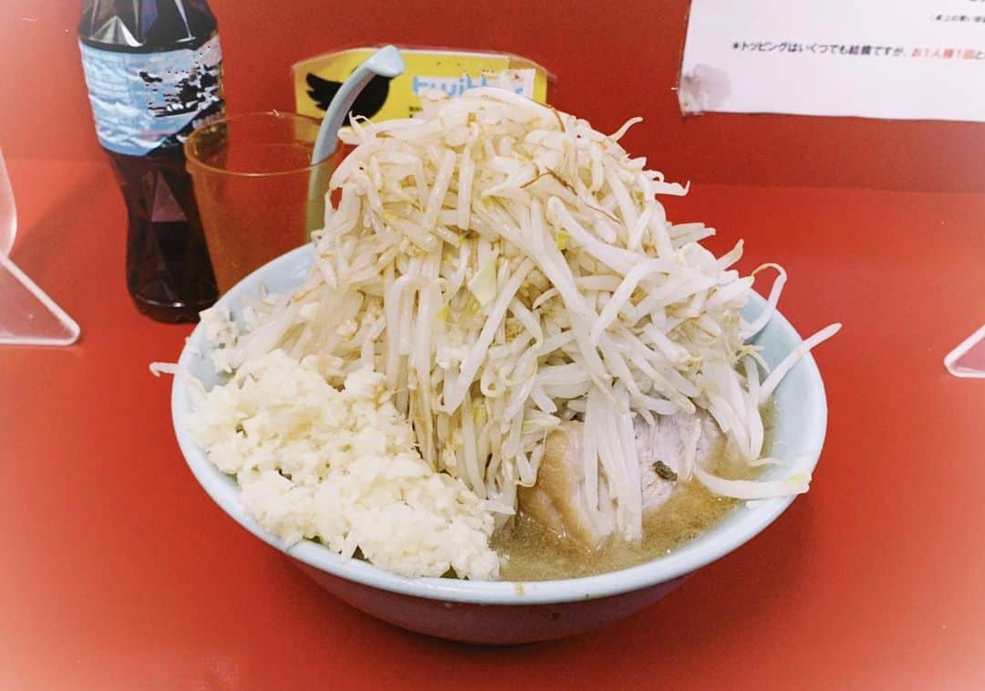 桜庭大翔さんのインスタグラム写真 - (桜庭大翔Instagram)「. 二郎食べた後にドーナツ食べてコーヒーを流し込む これに勝る幸せはない . . . #ラーメン #ラーメン二郎 #二郎 #ramenjiro  #拉麺 #noodles  #アブラ以外マシマシ #じろすたぐらむ #じろるーてぃん」6月18日 20時34分 - rava_hart