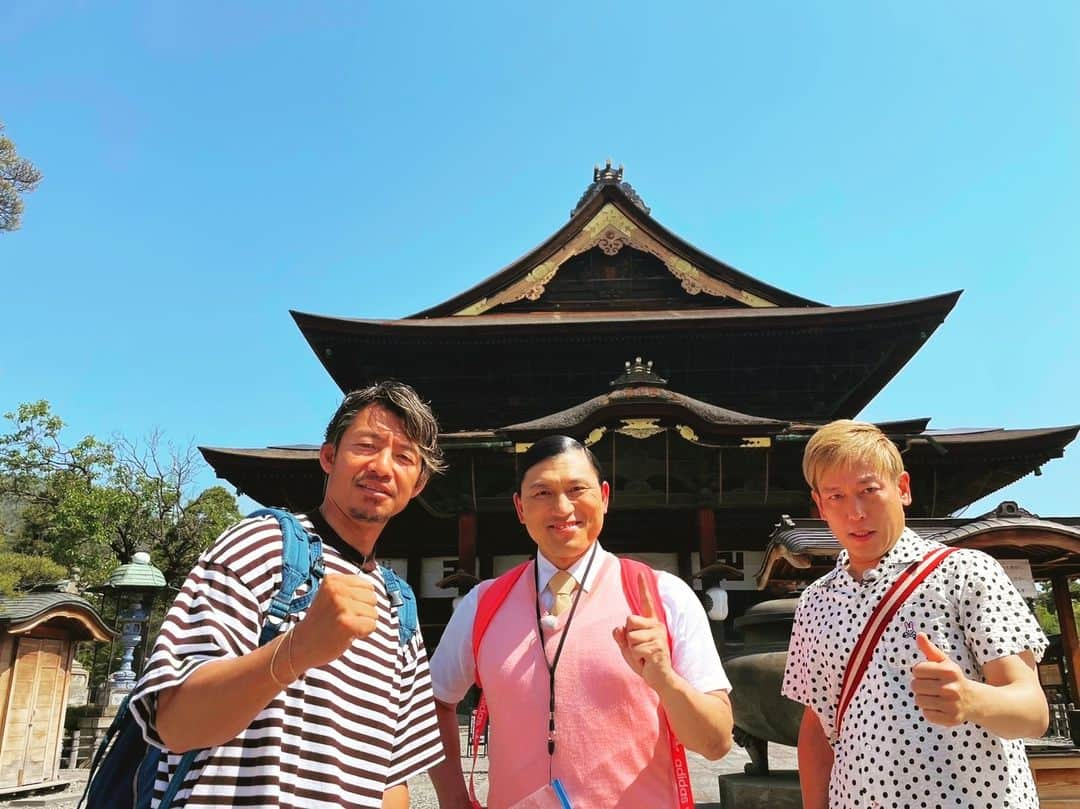 テレビ東京「太川蛭子の旅バラ」さんのインスタグラム写真 - (テレビ東京「太川蛭子の旅バラ」Instagram)「皆さま～ 「ぐるり一周対決旅」が帰ってきます！  今週　６月２１日（水） 夜６時２５分からの「水バラ」は ぐるり一周対決旅の第❸弾！ 決戦の舞台となるのは、長野＆群馬県  今回は初夏の高原リゾート250㎞をぐるり一周します🌞  両チームが「右回り↩」と「左回り↪」に分かれて、善光寺をスタートし ５つのチェックポイントを巡って 再び、善光寺へ！  今回もあの男たちが走りまくります⛹ 昨年の放送で見事圧勝した春日チームですが、 今回も強力な助っ人である 元プロ野球選手の鳥谷敬⚾ 芸人でフィンスイミング日本代表 じゅんいちダビッドソン🏊‍♂️ が満を持して登場！  早稲田大学卒　かつ強靭な体力を持つ鳥谷さん、今回は昨年以上に いろいろパワーアップしています！ 地図を片手に緻密な作戦を立てて、ルートを攻略する鳥谷さんに注目です📝 もちろん、ザ・体育会系後輩感満載 今回も自分でタクシー会社に電話＆ 誰よりも早く聞込み🤣  今回もやっぱり汗をかいています💦春日チームは果たして王者の座をキープできるのか！？  水バラ ぐるり一周対決旅 今週水曜　夜６時２５分から放送です！  テレビ東京がご覧になれない地域の方々も#TVer ではスマホやタブレットで全国どこでも無料でご覧いただけます😀 ぜひお楽しみくださいね  放送まであと❸日❕  #テレ東　 #水バラ #対決 #ぐるり #一周 #春日俊彰 #オードリー #鳥谷敬 #じゅんいちダビッドソン　　  #本田望結　　 #丸山礼　　　 #えなこ #コスプレイヤー #高原リゾート #長野 #群馬 #バス旅 #トゥース #本田圭佑」6月18日 20時34分 - tvtokyo_tagaebi