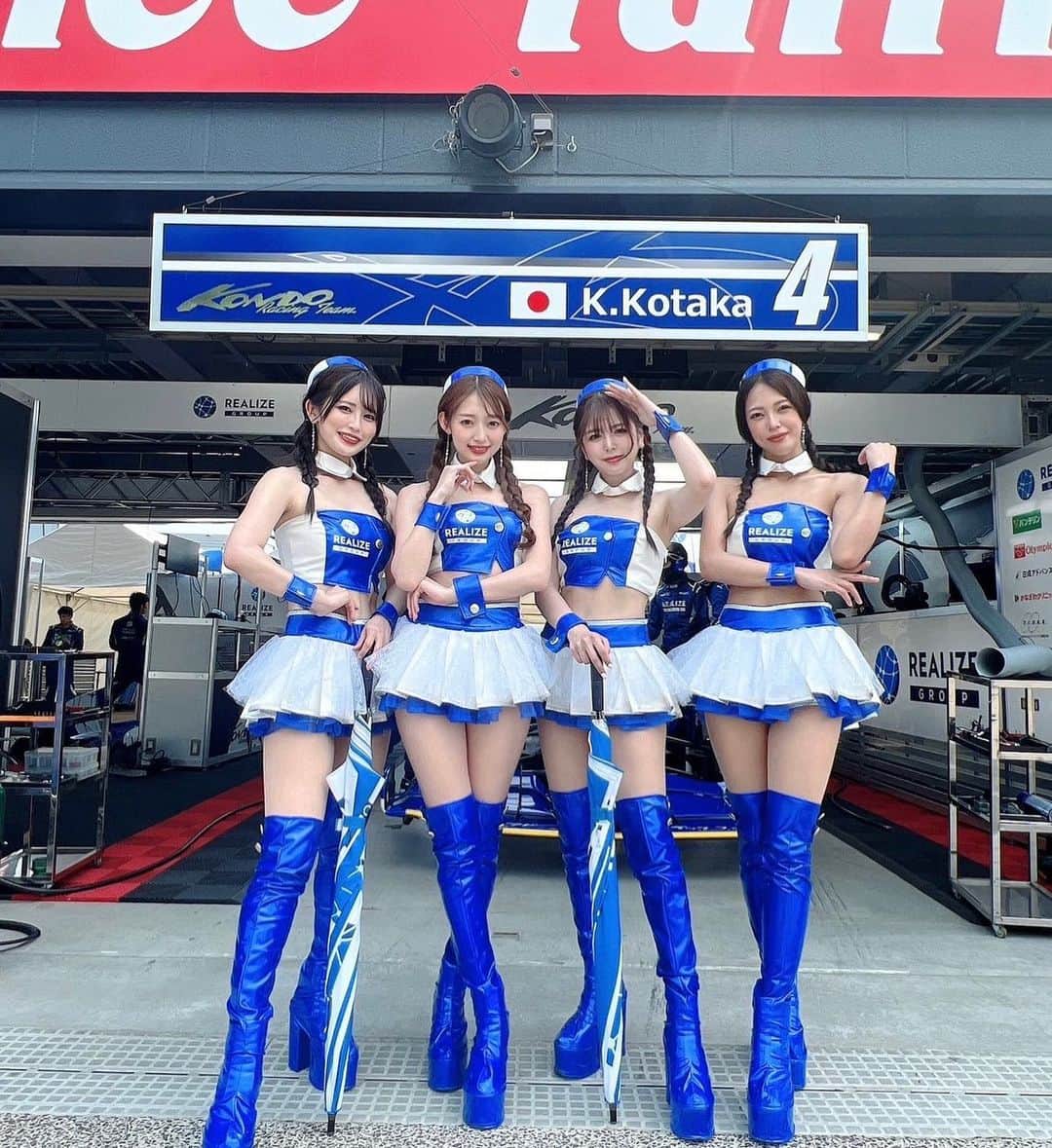 水瀬琴音のインスタグラム：「🏎🌐💙💙 ・ スーパーフォーミュラ第5戦in菅生🏎🐮✨  ‎KONDO Racingは ‎3号車▶︎8位　4号車▶︎14位 ‎2台ともポジションアップしての フィニッシュです‼︎🏁  ‎30°を超える暑さの中でしたが (決勝日のピットウォーク中は38°🥵) 沢山の応援ありがとうございました( > <。)!!✨  ‎体力奪われてると思うので 今夜はゆっくり身体休めてね🥺‼︎ ・ ・ ・ ‎⁦‪#sformula‬⁩  #koudorracing  #リアライズコーポレーション  #リアライズガールズ  #スポーツランドsugo」