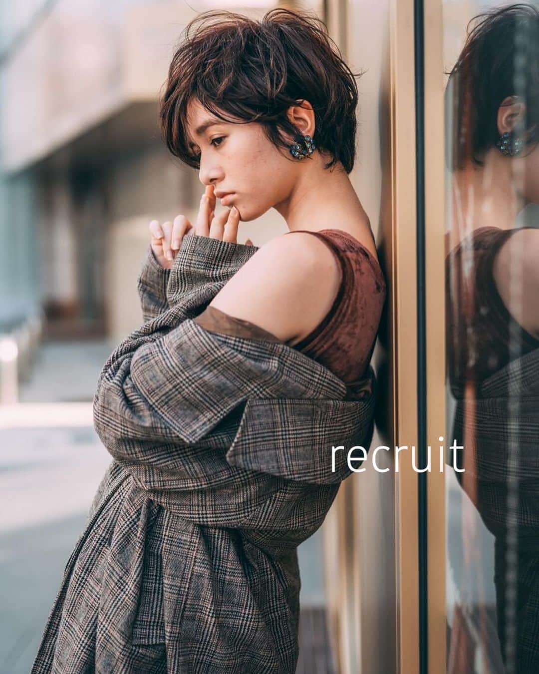 齋藤純也のインスタグラム：「中途募集のお知らせ📢 新店舗open！ 業務拡大につき中途スタッフの募集をさせていただきます。 2024年春open予定　高崎店！ kelly. 表参道 lulu. 表参道 kelly. un 太田 kelly. by L.O.G 伊勢崎  美容師スタイリスト  業界最高水準の給与体制 正社員基本給　22万円 歩合率　指名&フリー40%(研修期間あり) ホットペッパープラチナプラン完備 交通費、撮影手当支給 300万円(税抜)を3ヶ月達成で毎月手当5万円  群馬県太田店、伊勢崎店の場合 基本給25万円歩合が45%になります。 月8回休み 有給休暇年10日 休日のヘアメイク、セミナー100%back  美容師アシスタント 基本給20.5万円(研修期間あり) 毎月一体ウィッグ支給 月8日休み　交通費支給 有休休暇年１０日 社会保険完備 アシスタント技術歩合制度 月に一度のアシスタント食事会  年に数回社員旅行全額会社支給！ ヘアショー出演やセミナー登壇 雑誌の撮影等多くのお仕事を頂くサロンです。 技術に悩んでいる方は一緒に上手くなりましょう！  興味のある方ぜひご連絡お待ちしております！」