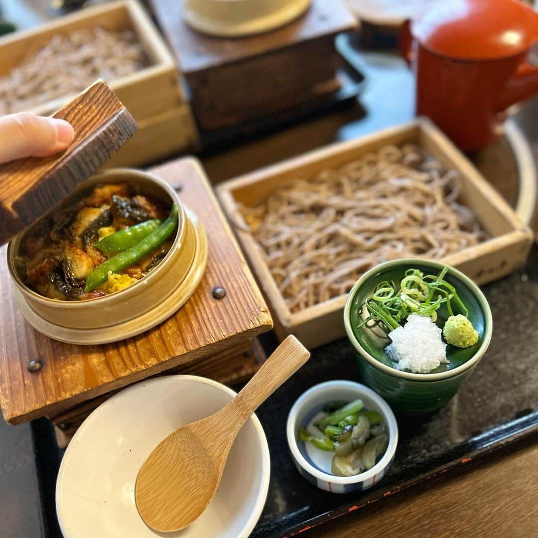 Moeのインスタグラム：「. 今日亭の釜飯が鰻やった🥺🩷 美味しかった〜！ . おそばも細めでおいしいんよね！ . . #今日亭 #蕎麦 #蕎麦好き  #鰻 #釜飯 #なかもず #中百舌鳥 #中百舌鳥グルメ #中百舌鳥ランチ  #南大阪 #堺市ランチ #堺市グルメ #もえぐるめ」